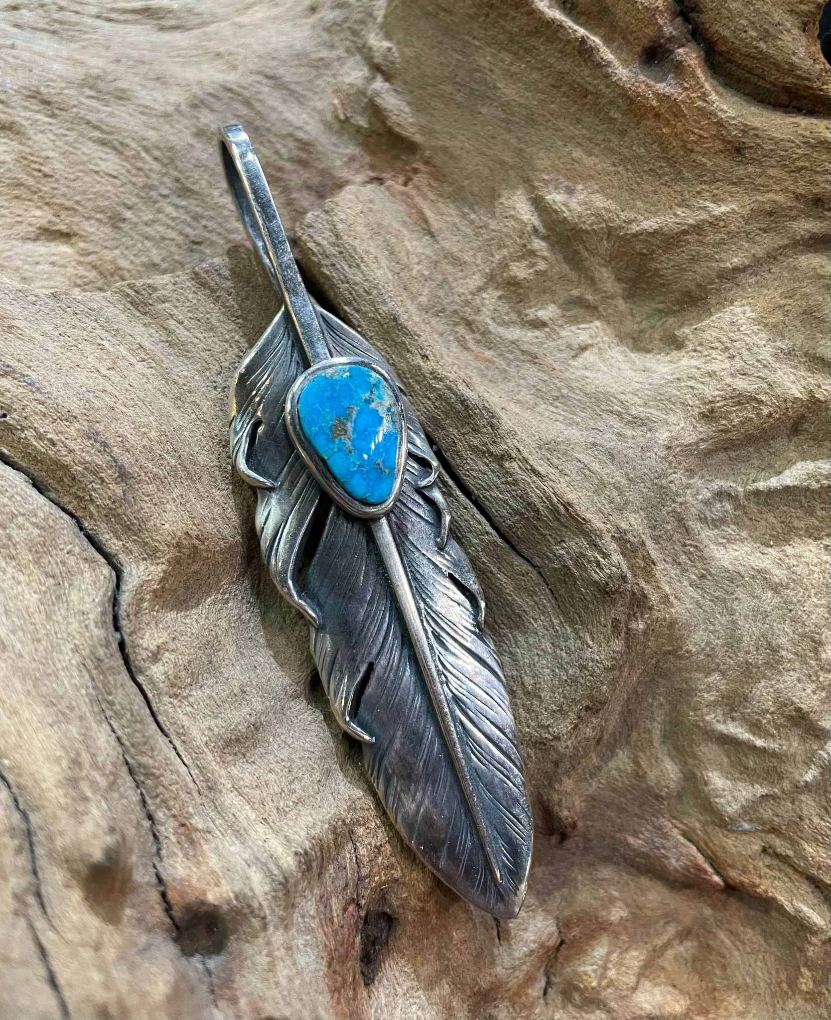 *Black Venom Jewelry-Freedom & Prayer XL(8cm)鑲美國Morenci 松石銀羽。