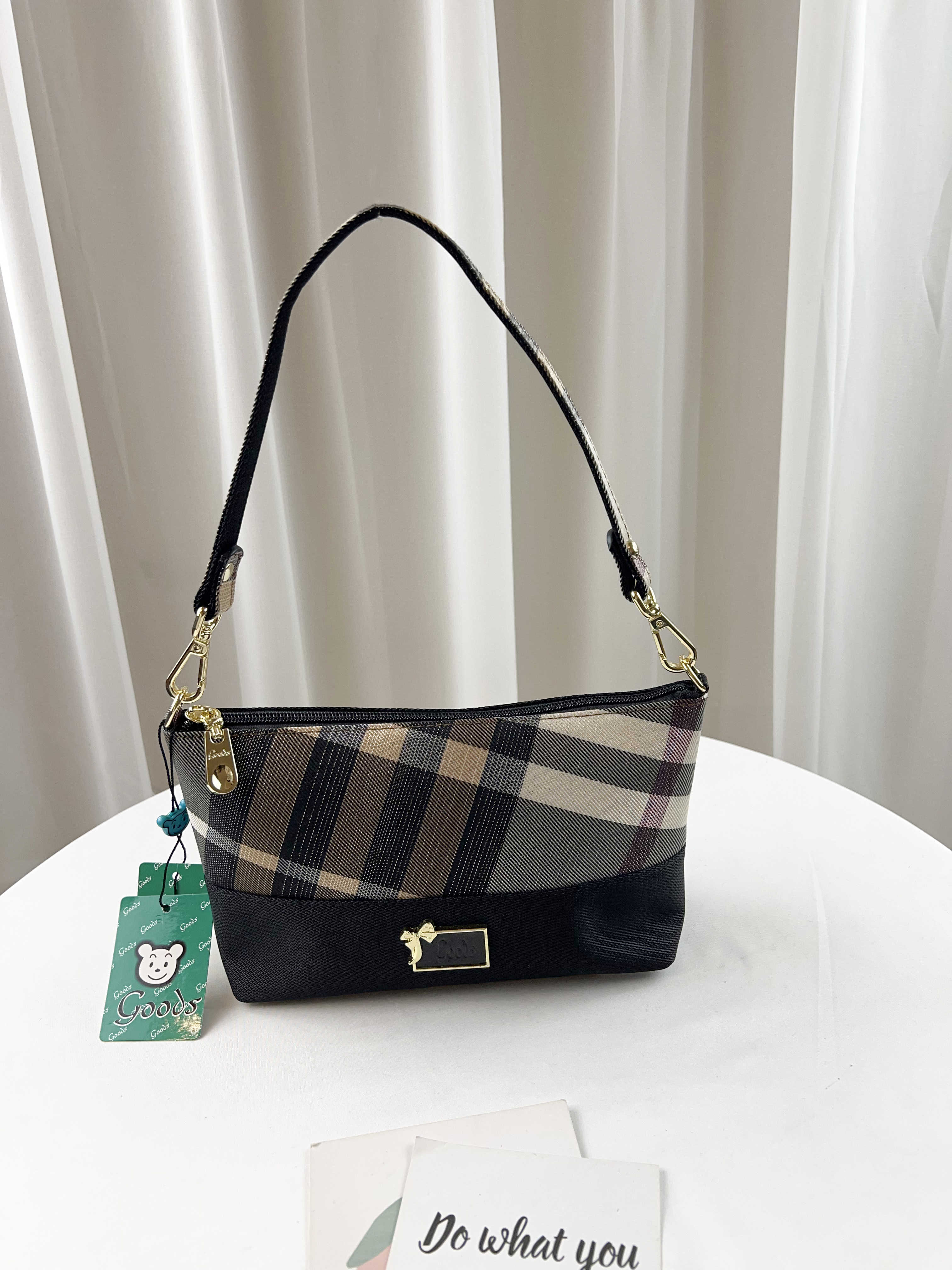GOODS 金線大格黑防潑水肩背包 / 側背包 附小熊吊飾  #1917