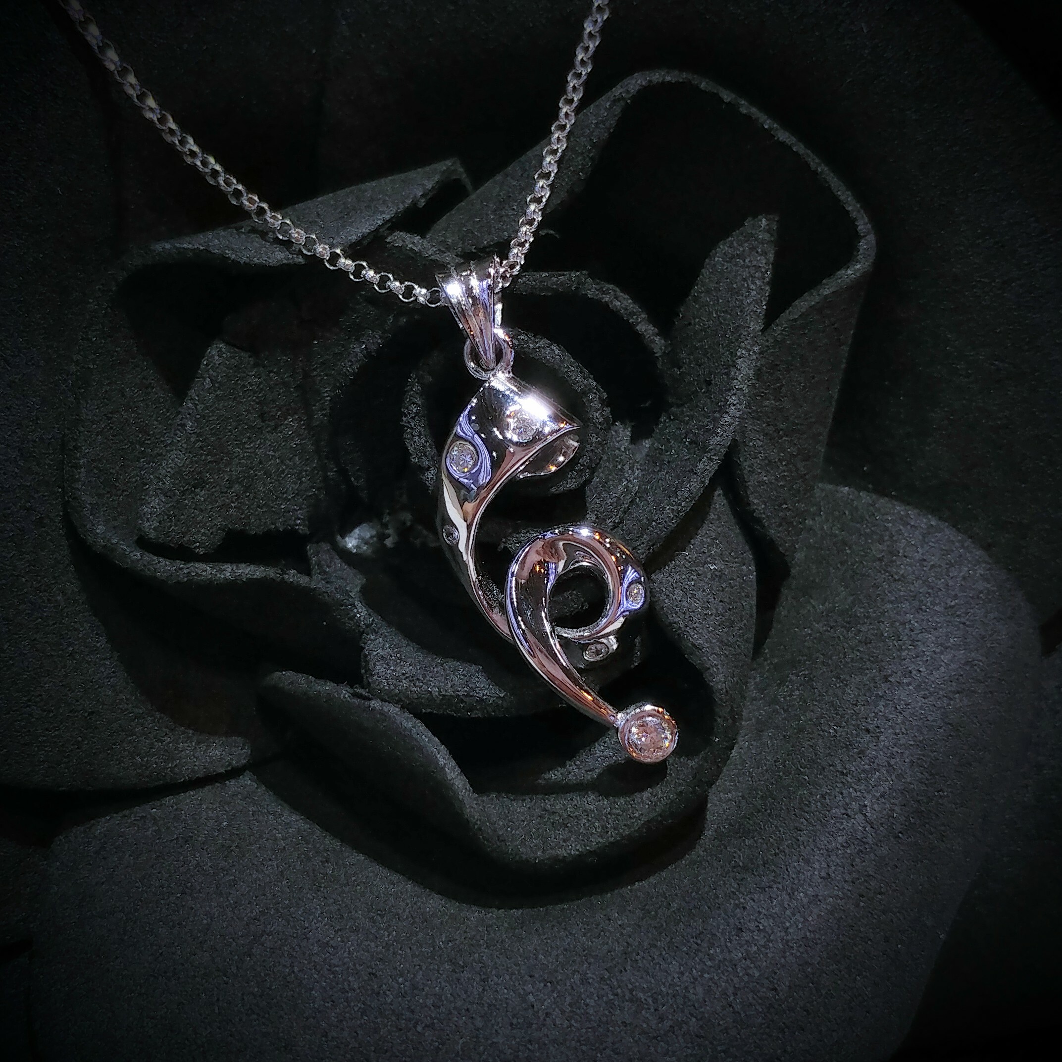 18K White Gold 0.10ct Diamond Pendant