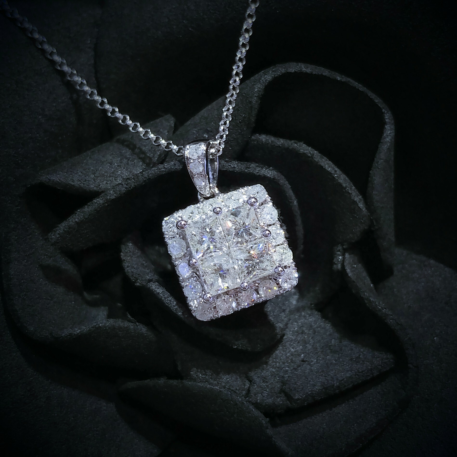 18K White Gold 1.79ct Princess Cut Diamond Pendant