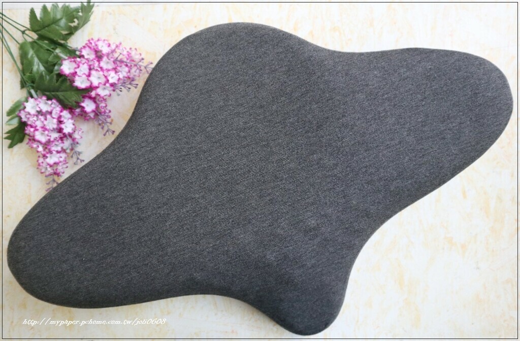 女王推薦優扶磁石護頸枕， 完美支撐瞬間釋壓