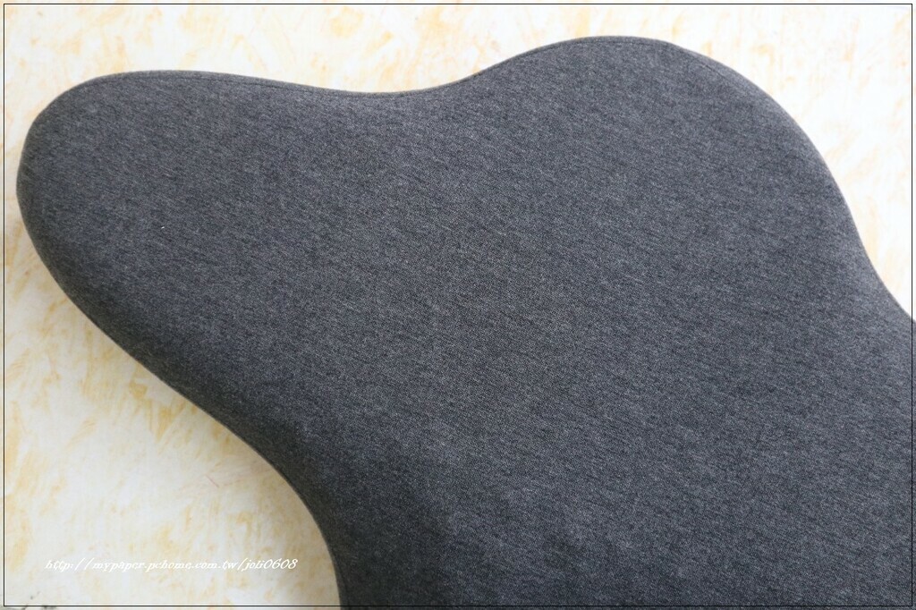 女王推薦優扶磁石護頸枕， 完美支撐瞬間釋壓