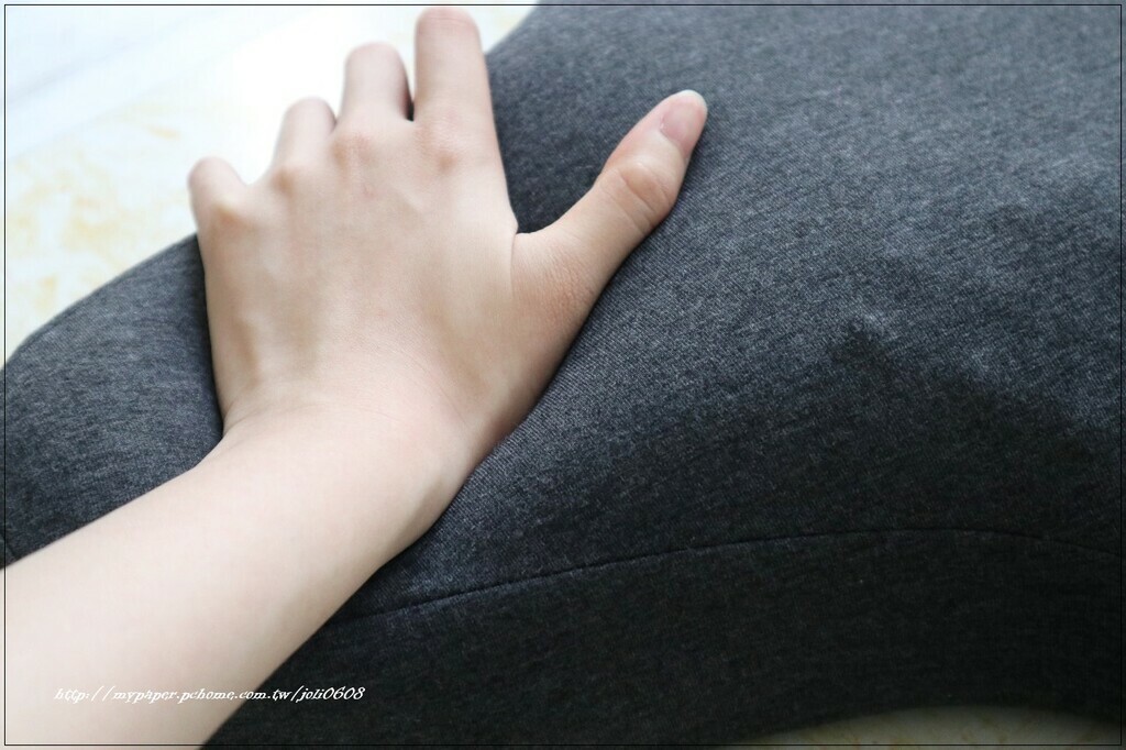 女王推薦優扶磁石護頸枕， 完美支撐瞬間釋壓