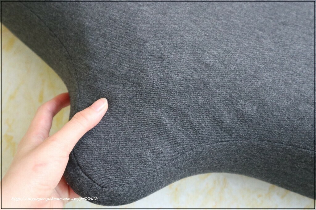 女王推薦優扶磁石護頸枕， 完美支撐瞬間釋壓