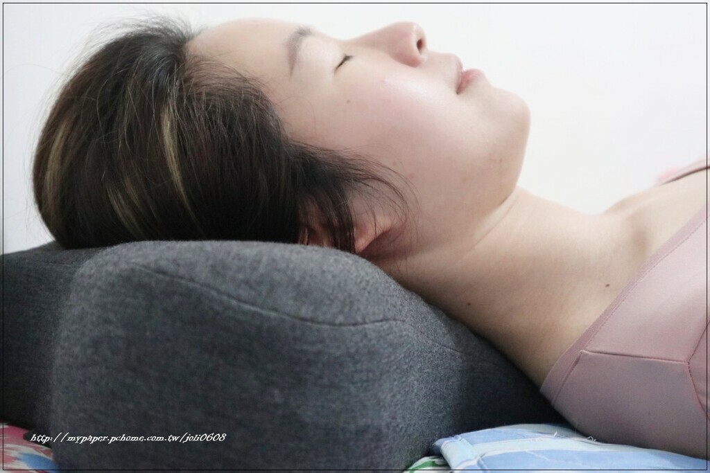 女王推薦優扶磁石護頸枕， 完美支撐瞬間釋壓