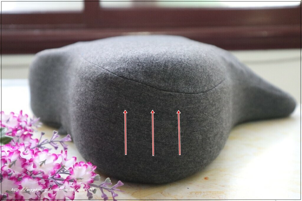 女王推薦優扶磁石護頸枕， 完美支撐瞬間釋壓