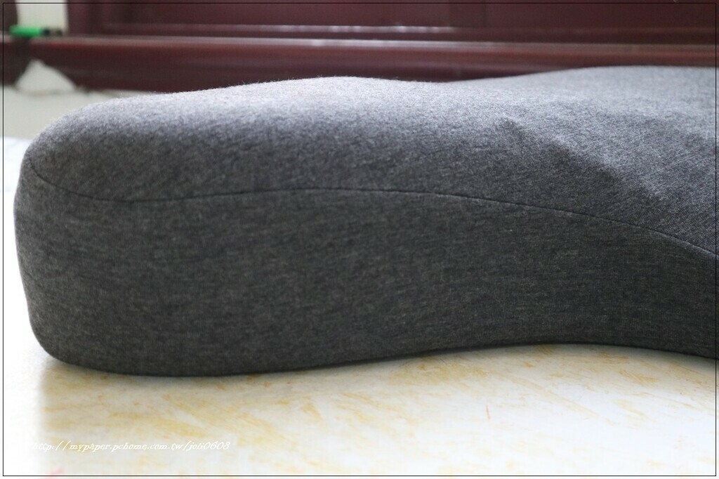 女王推薦優扶磁石護頸枕， 完美支撐瞬間釋壓