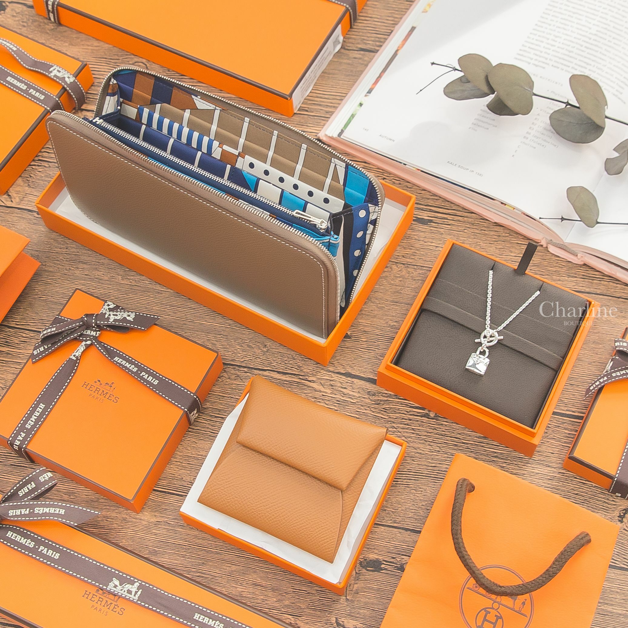Hermès Birkin Amulette Pendant 銀色鉑金包銀飾墜飾項鍊,Hermès Silk'in Long Wallet 18 Etoupe Epsom/Barenia 大象灰絲巾長夾-Charline Boutique 精品代購