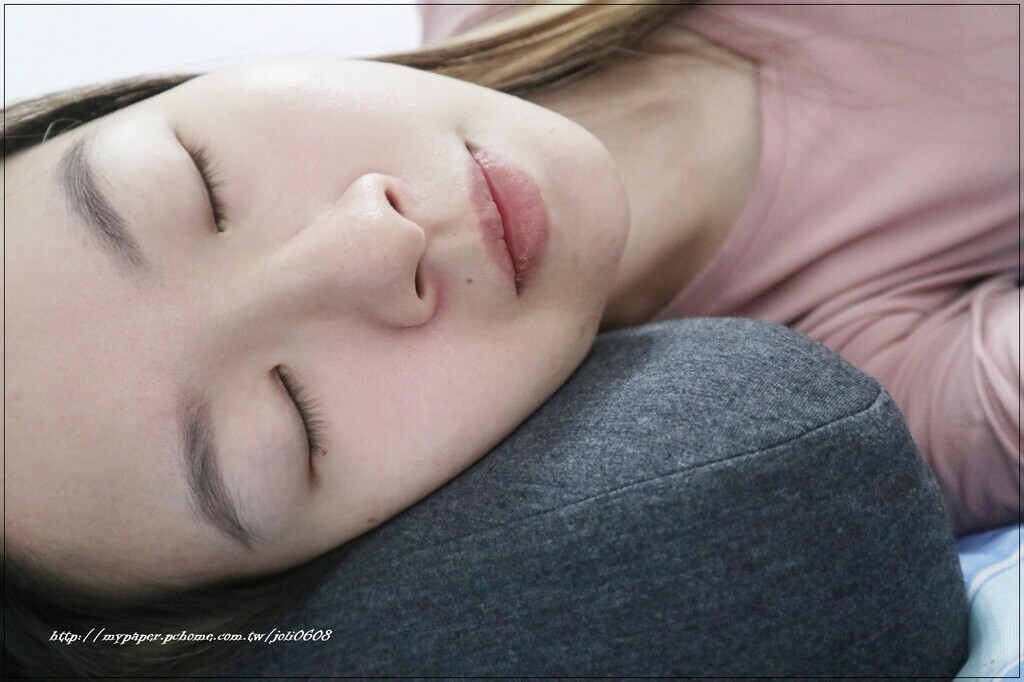 女王推薦優扶磁石護頸枕， 完美支撐瞬間釋壓