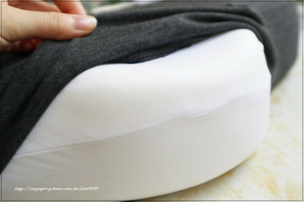 女王推薦優扶磁石護頸枕， 完美支撐瞬間釋壓