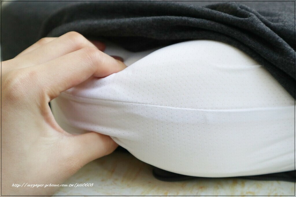 女王推薦優扶磁石護頸枕， 完美支撐瞬間釋壓