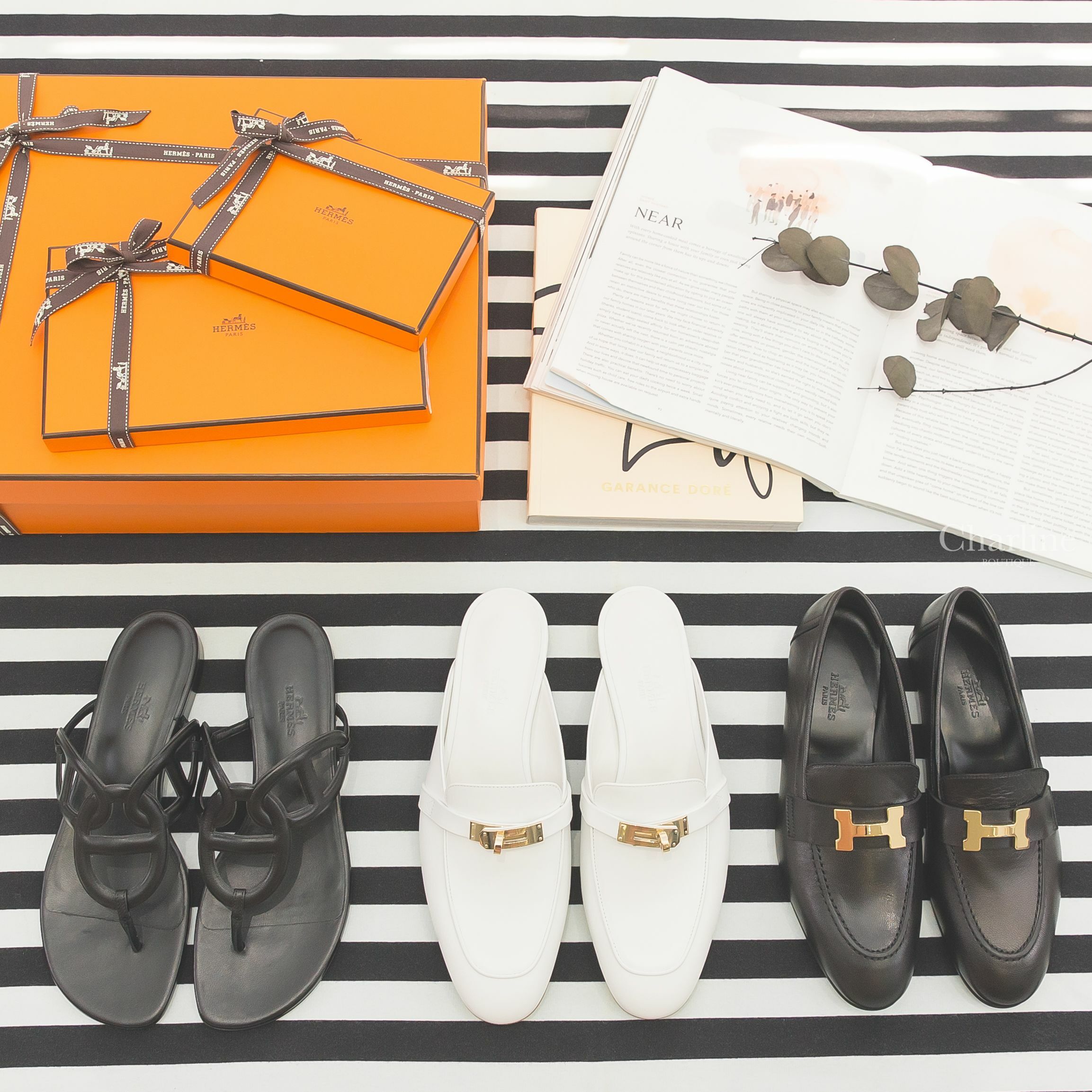 Hermès Oz Mule 白色金釦牛皮平底穆勒鞋,Hermès Paris Loafer 黑色金釦H山羊皮樂福鞋,Hermès Beach Sandal 黑色θ牛皮人字平底拖鞋-Charline Boutique 精品代購