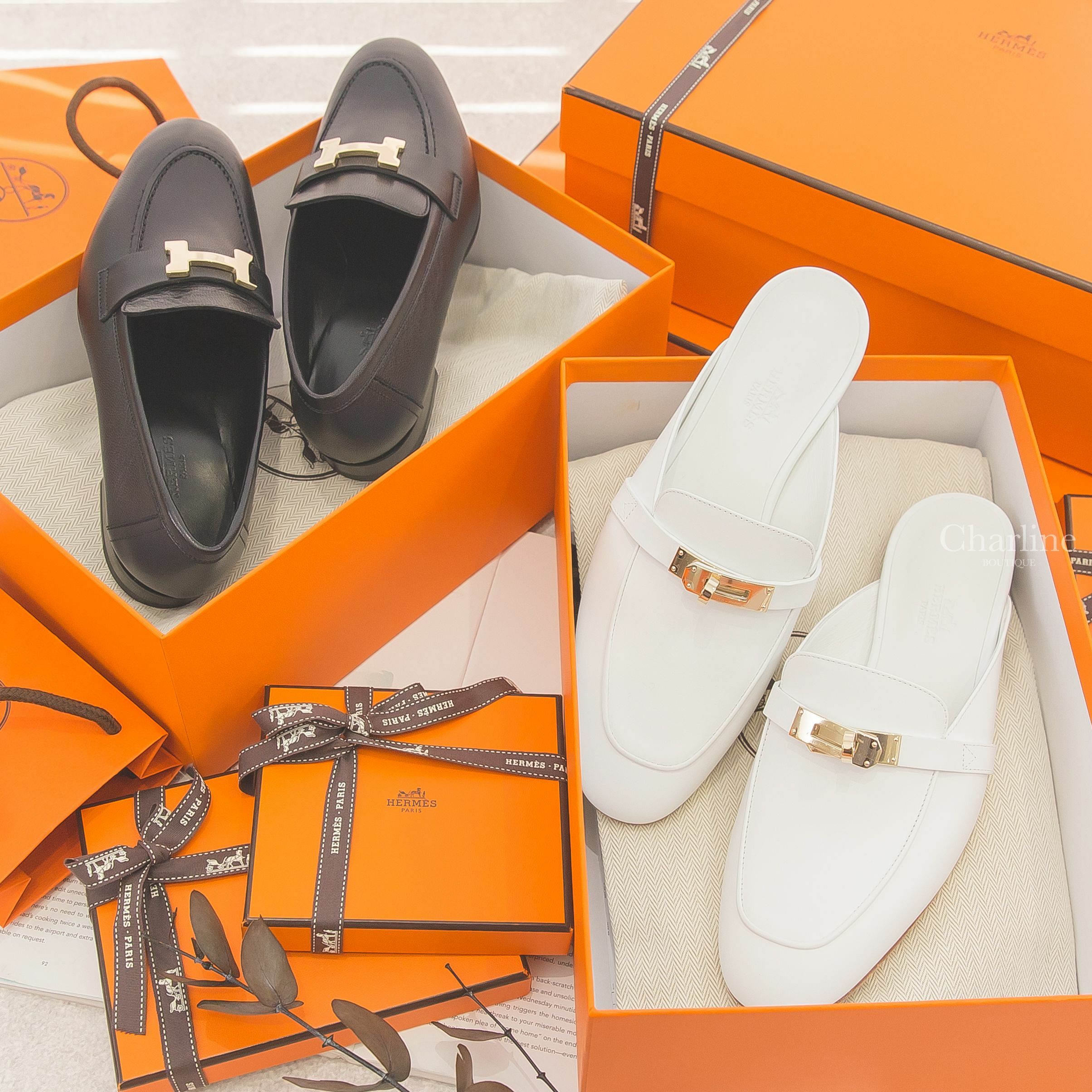 Hermès Oz Mule 白色金釦牛皮平底穆勒鞋,Hermès Paris Loafer 黑色金釦H山羊皮樂福鞋-Charline Boutique 精品代購