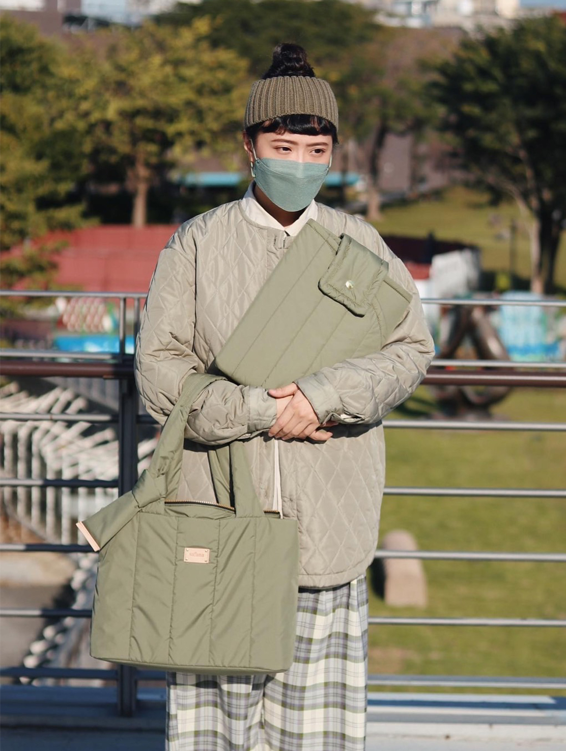 電腦包 筆電包 綠色包包 包包推薦 中型包 手拿包 Light Air 白日夢電腦包 satana SLA0040 橄欖綠 KOL推薦 IG網紅 @alicia_0305