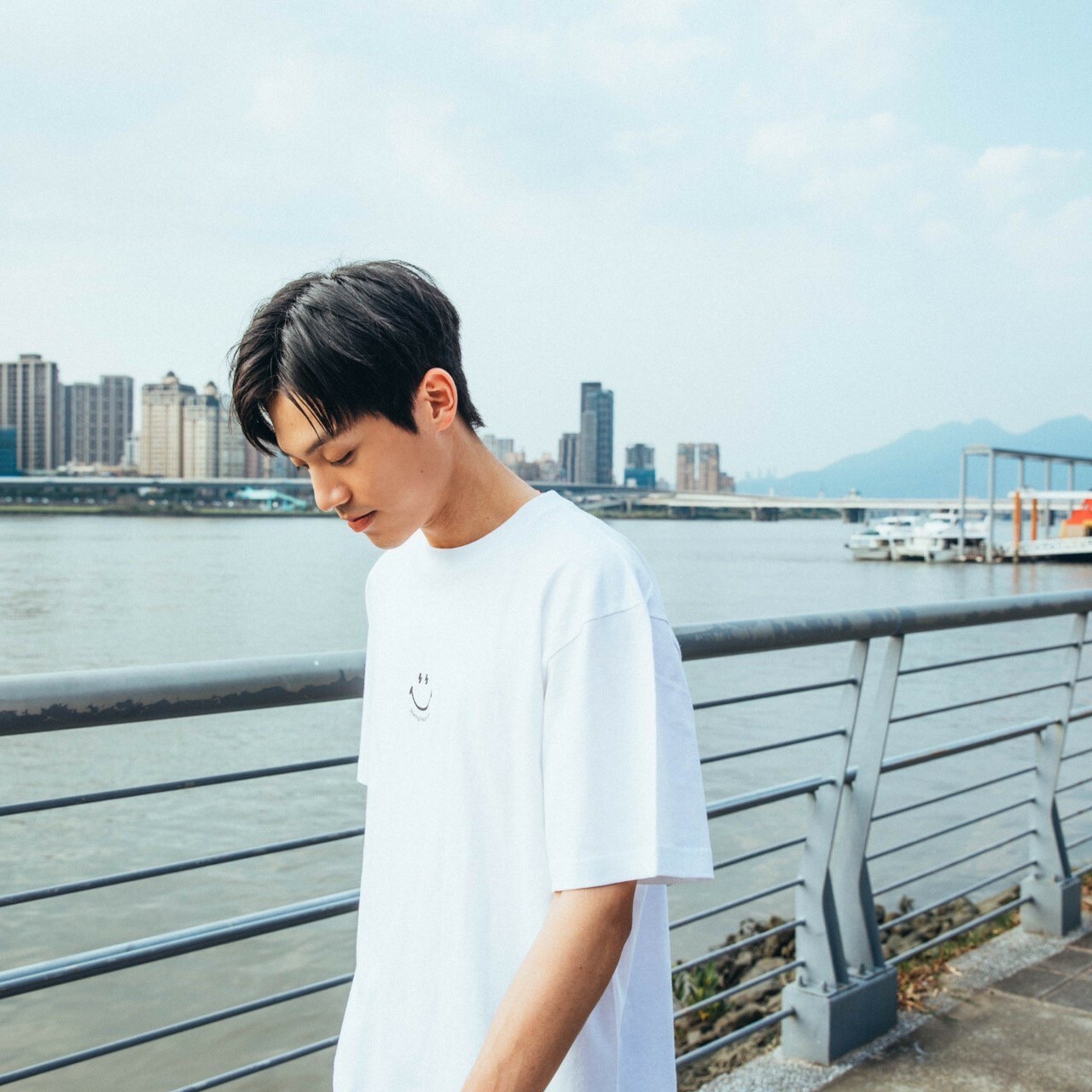 **特價商品售出無退換**#KEEP Sketch TEE 白色 黑色 手稿LOGO 閃電微笑 橘色咬標 純棉 圓領 短T 兒童 成人【KS103】