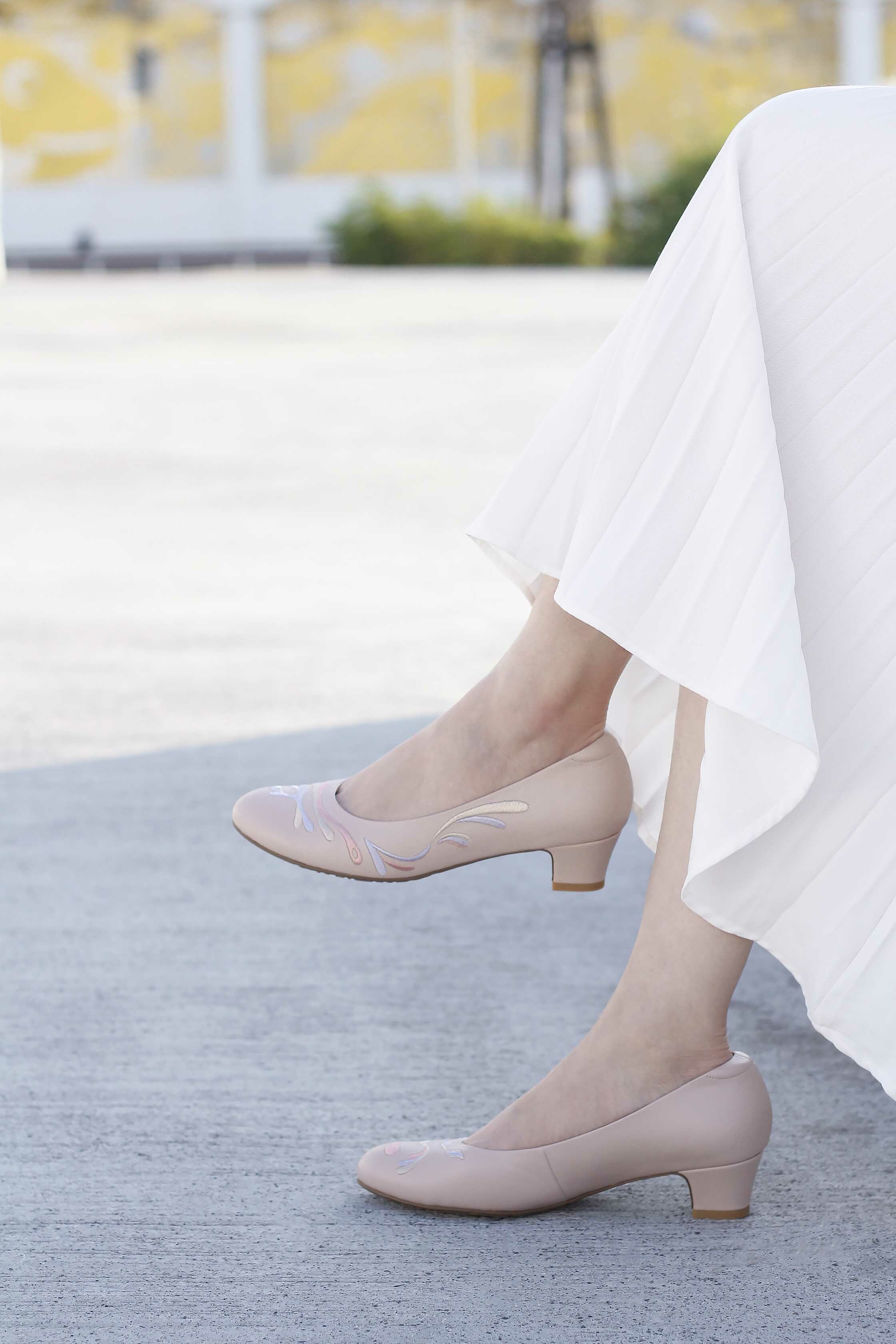 刺繡唯美低跟鞋｜與子偕老 (淡粉)