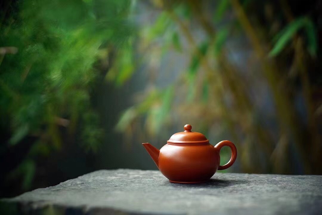 【水平壺】--體型珠圓玉潤，全手工製，造型美觀，製作考究，質地緻密。