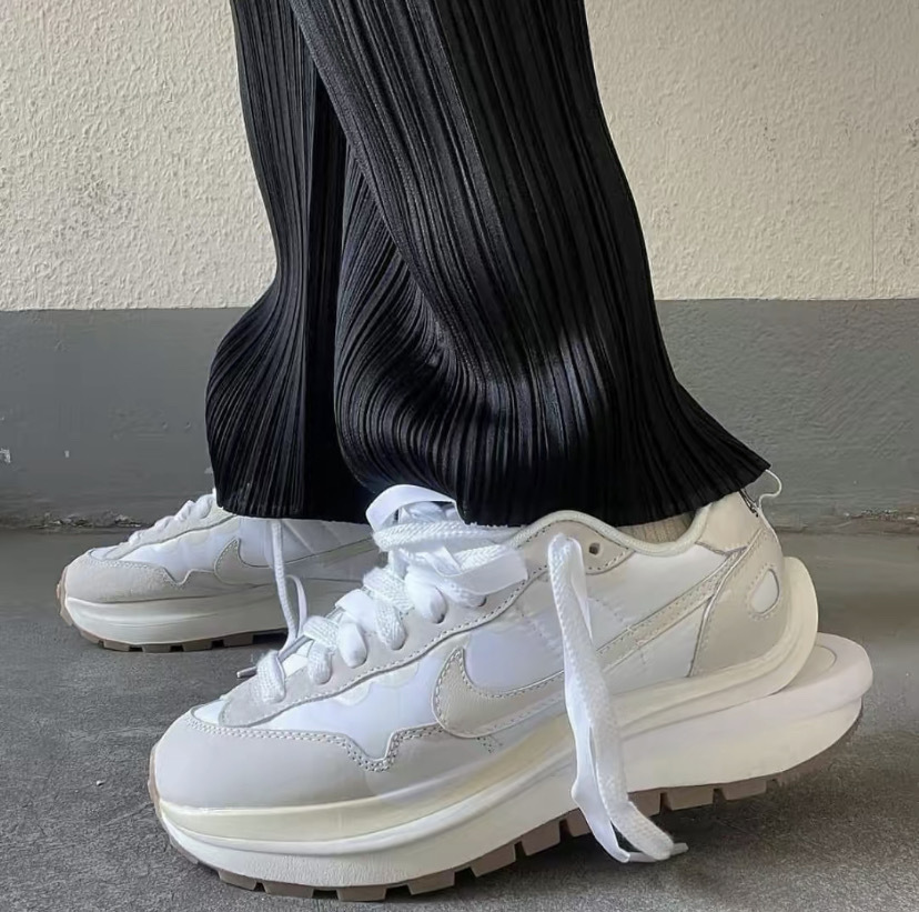 Sacai X Nike Vaporwaffle 奶油白 (DD1875100)