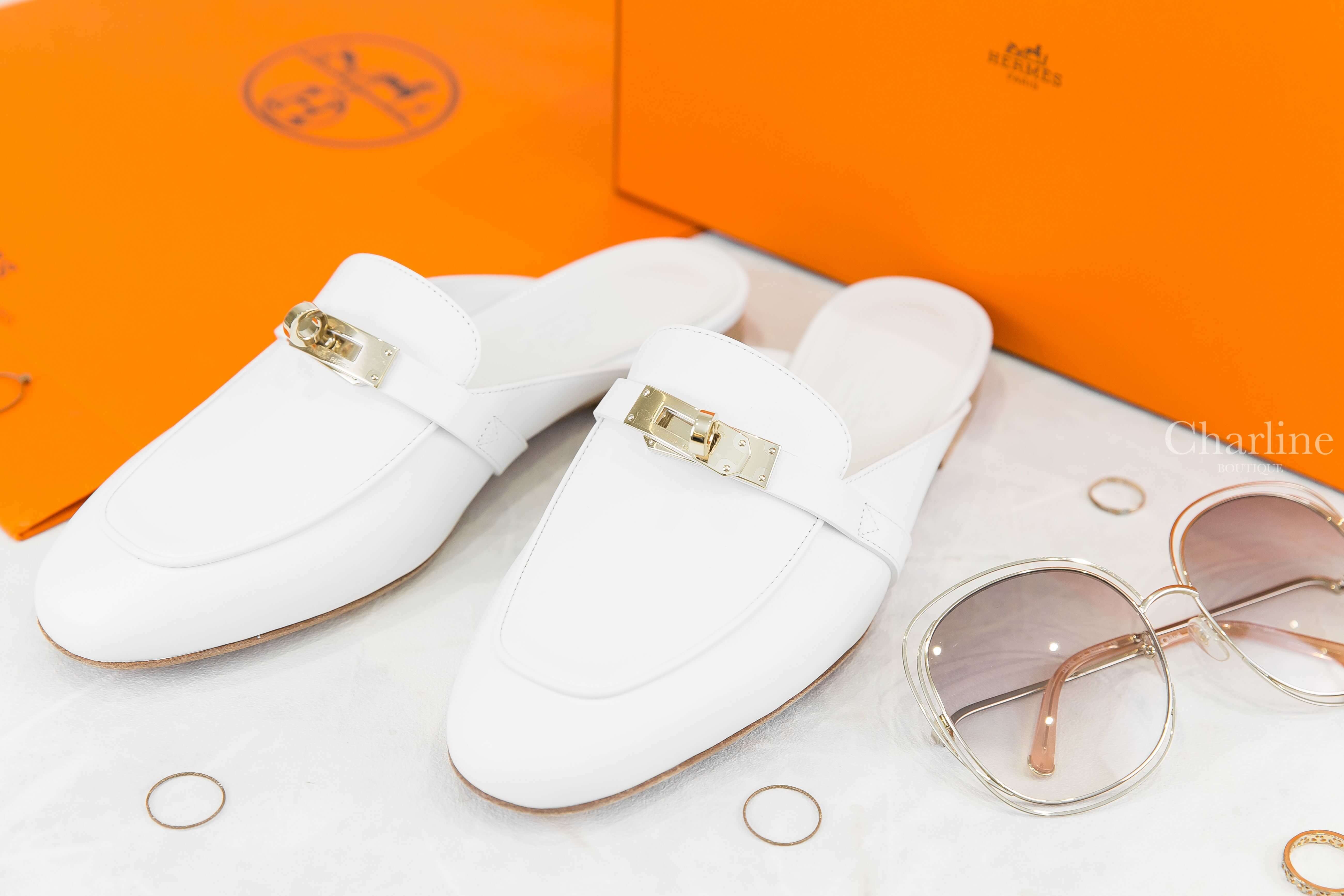 Hermès Oz Mule 白色金釦牛皮平底穆勒鞋-Charline Boutique 精品代購