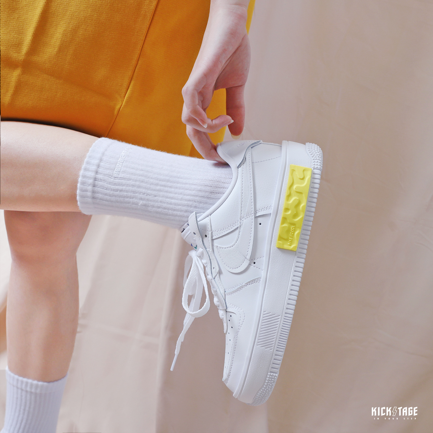 女鞋NIKE W AIR FORCE 1 FONTANKA 白黃三勾刺繡縫線厚底DA7024-101