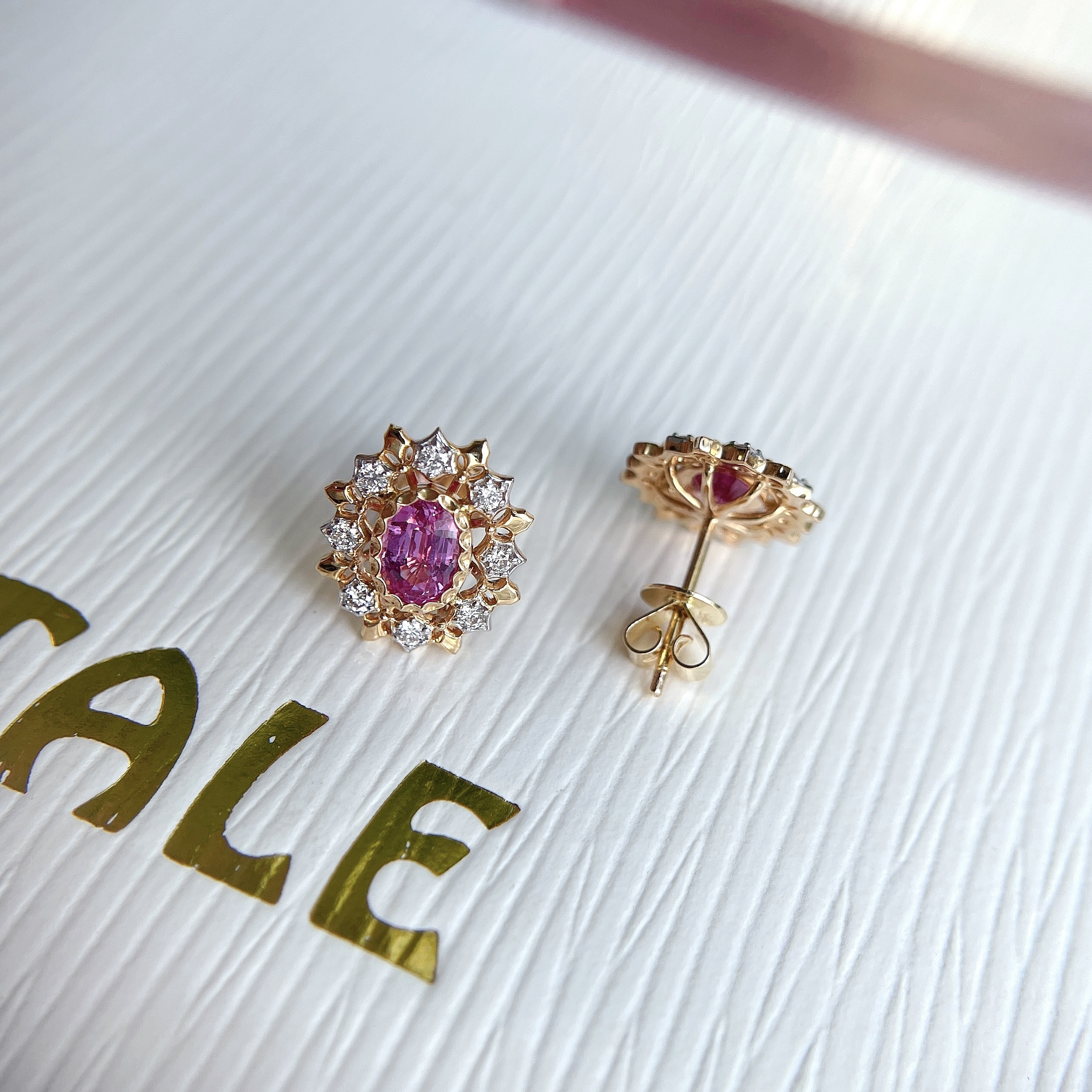 18K雙色金粉紅藍寶石鑽石復古耳釘 - Hot Pink