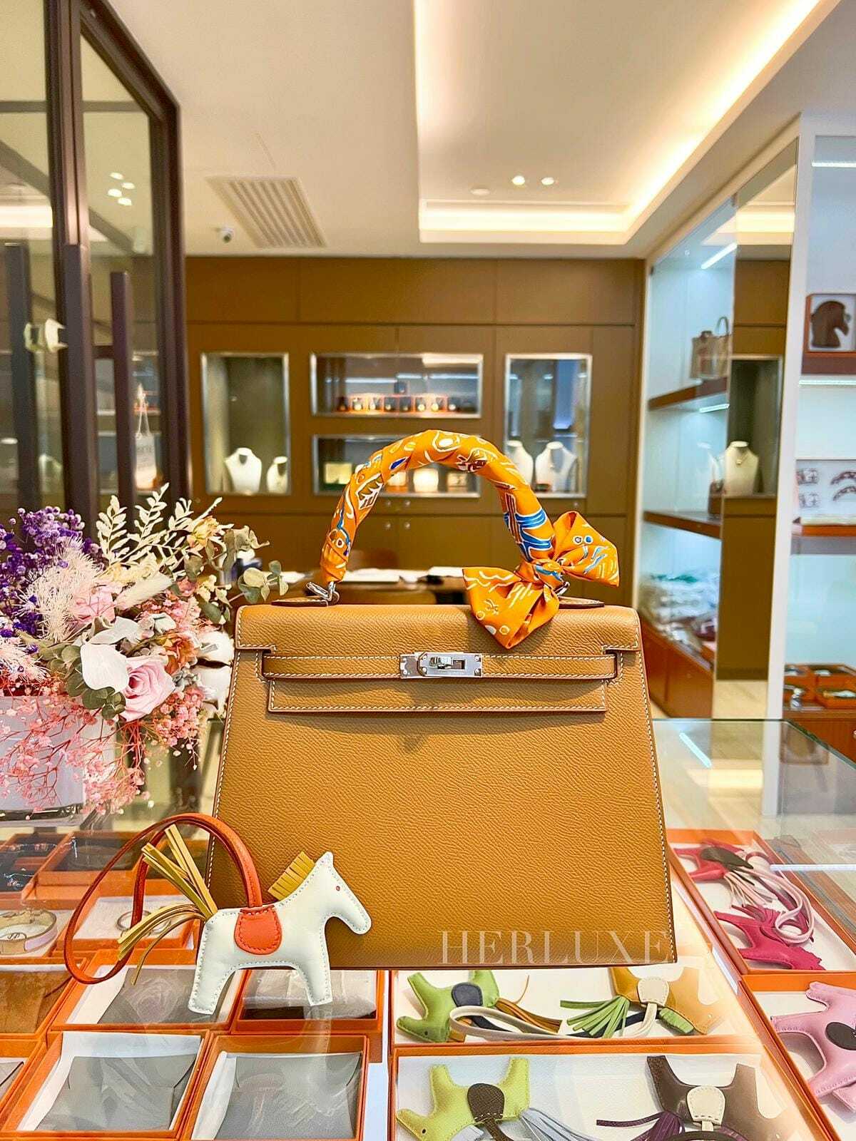 Kelly 25 37 gold ck epsom