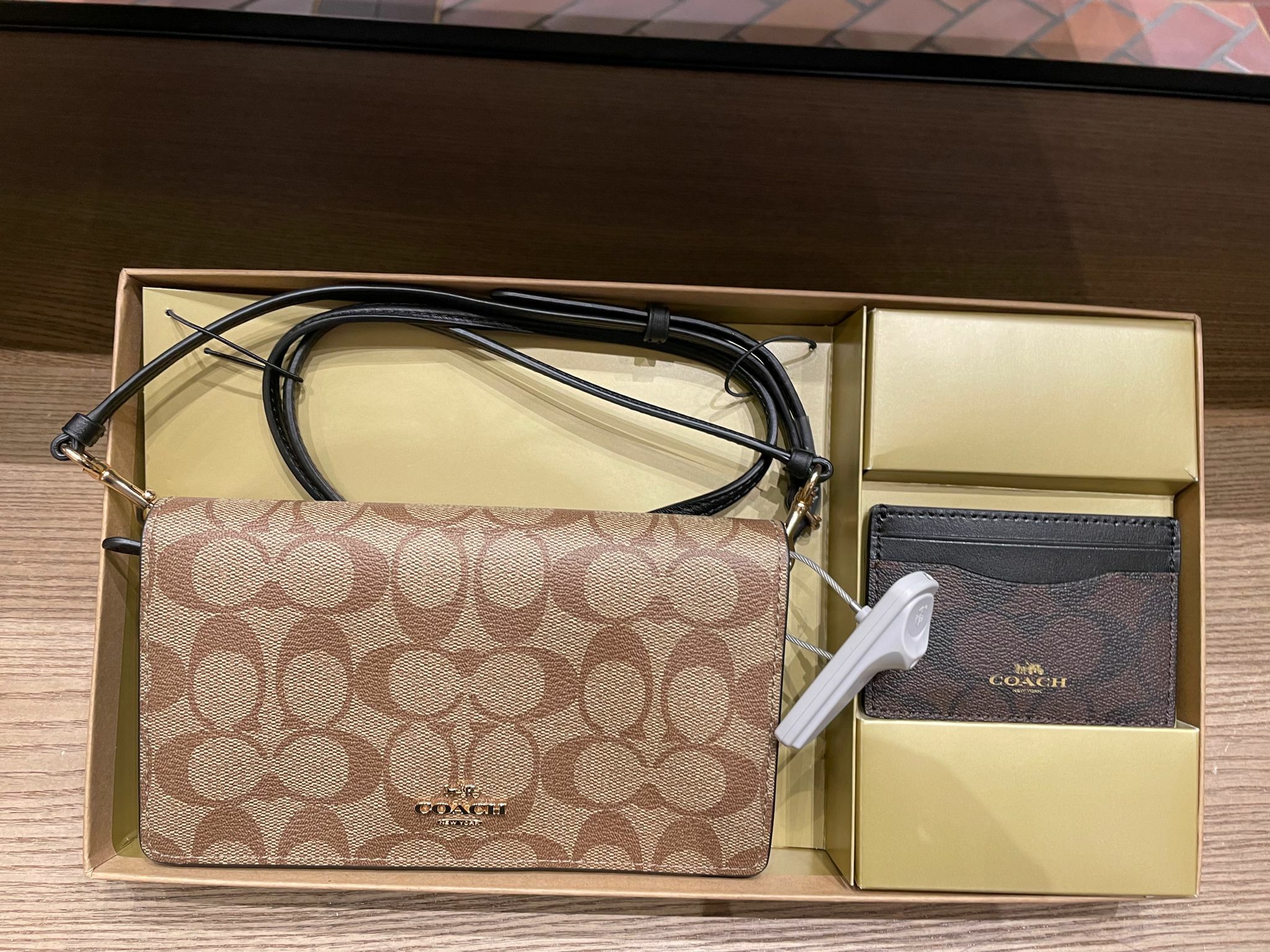 COACH CLASSIC WALLET ON CHAIN AND CARDCASE SET