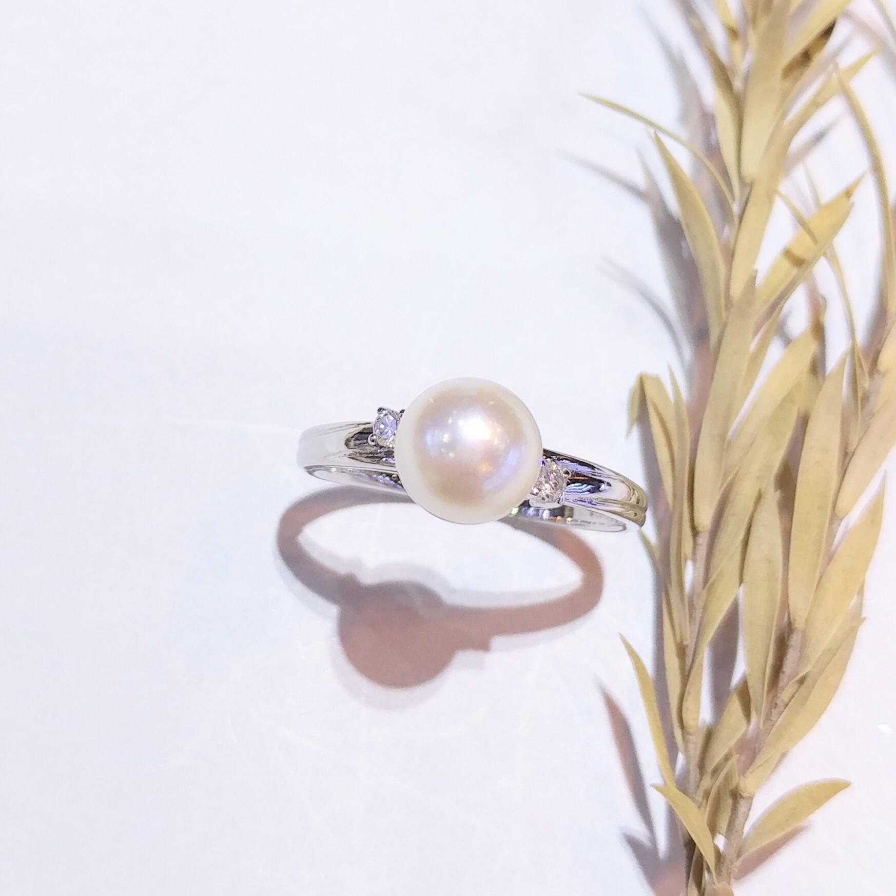 18K White Gold 0.05ct Diamond and Pearl Ring