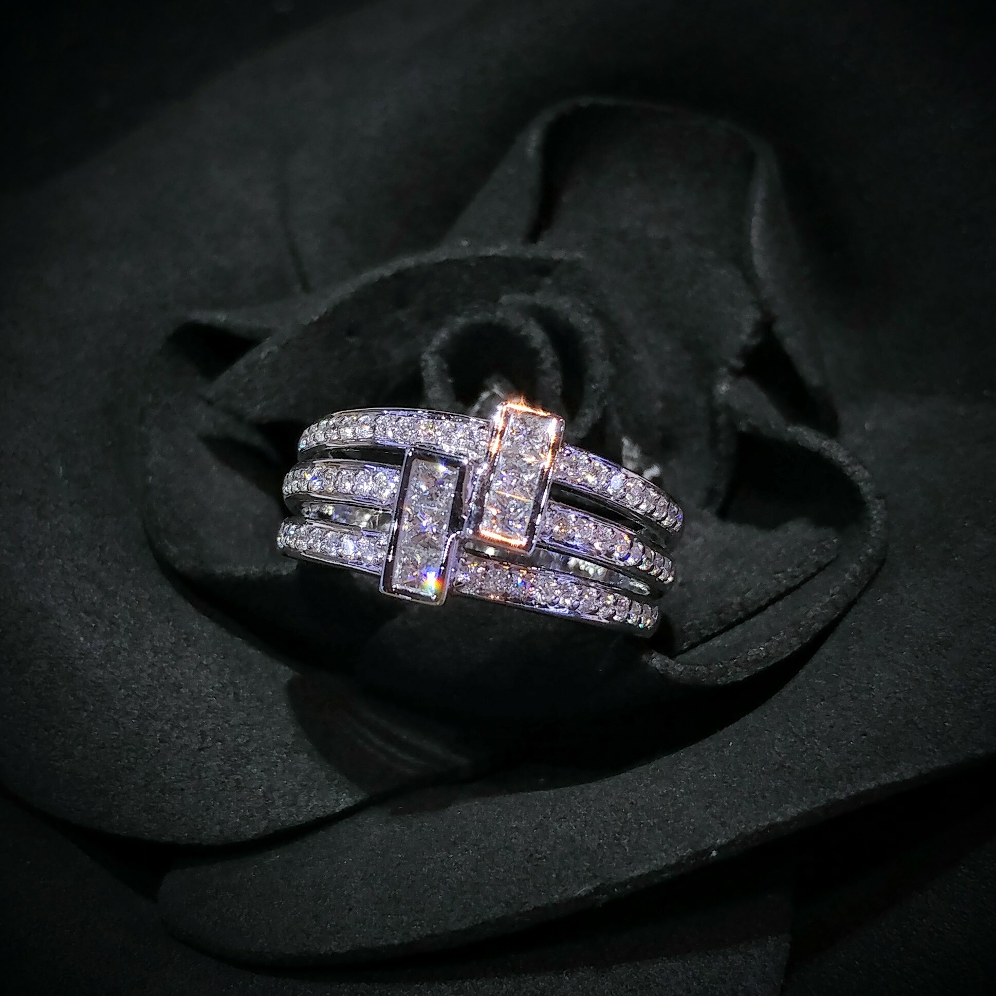 全新18K白金68份方形鑽石戒指