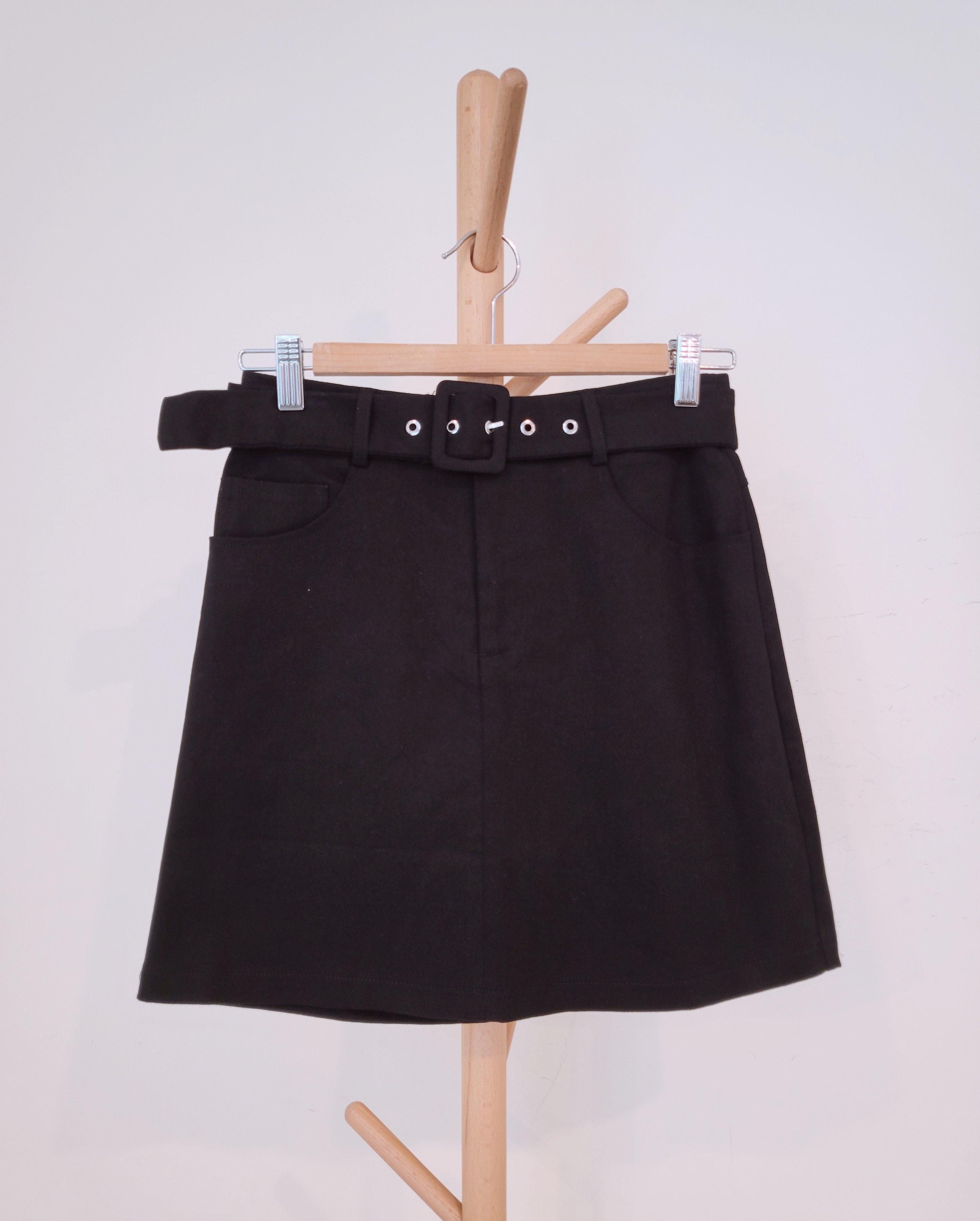 BELTED SHORT SKIRT