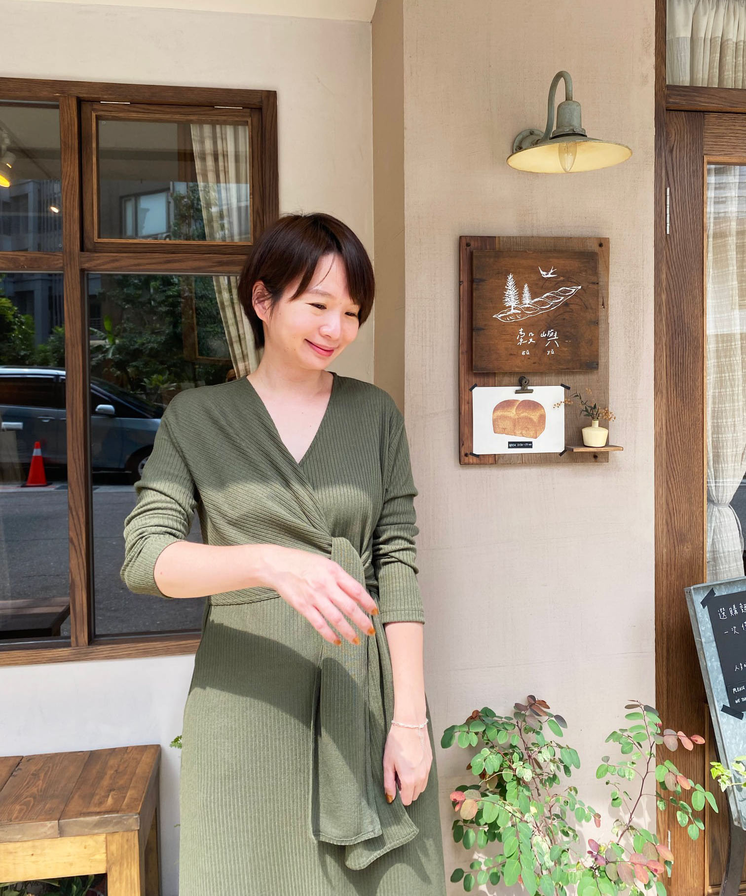 自由之地側綁帶洋裝-春池