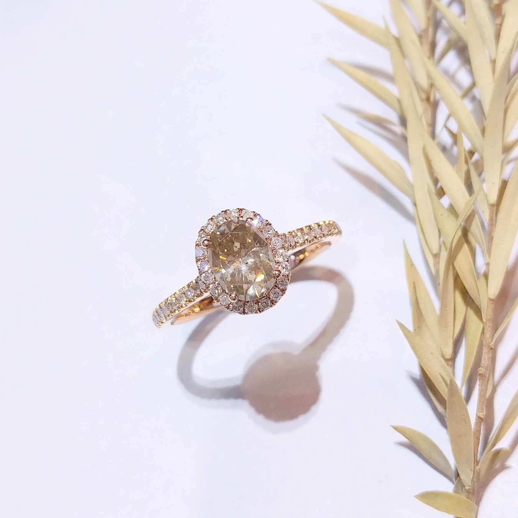 全新18K玫瑰金【單粒84份咖啡鑽石】配小鑽共95份鑽石戒指