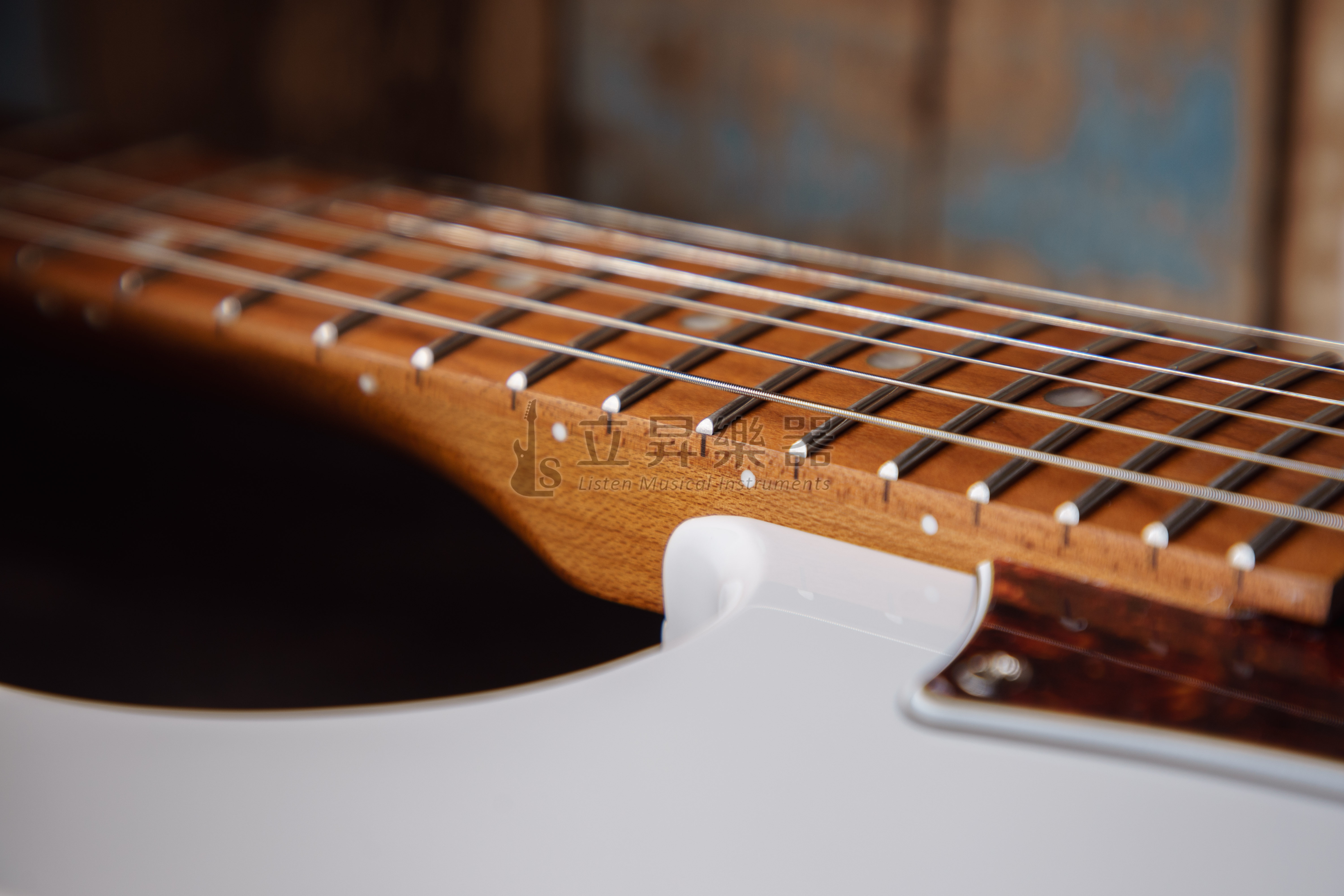 CORONA Modern Plus SE24 24格 烤楓木琴頸指板 不銹鋼Fret 附原廠厚袋 | OWT奧林匹克白 CORONA Modern Plus SE24 24格 烤楓木琴頸指板 不銹鋼Fret 附原廠厚袋 | OWT奧林匹克白 / DHB 海豚藍 第 5 張圖片｜三峽鼓 / 打擊