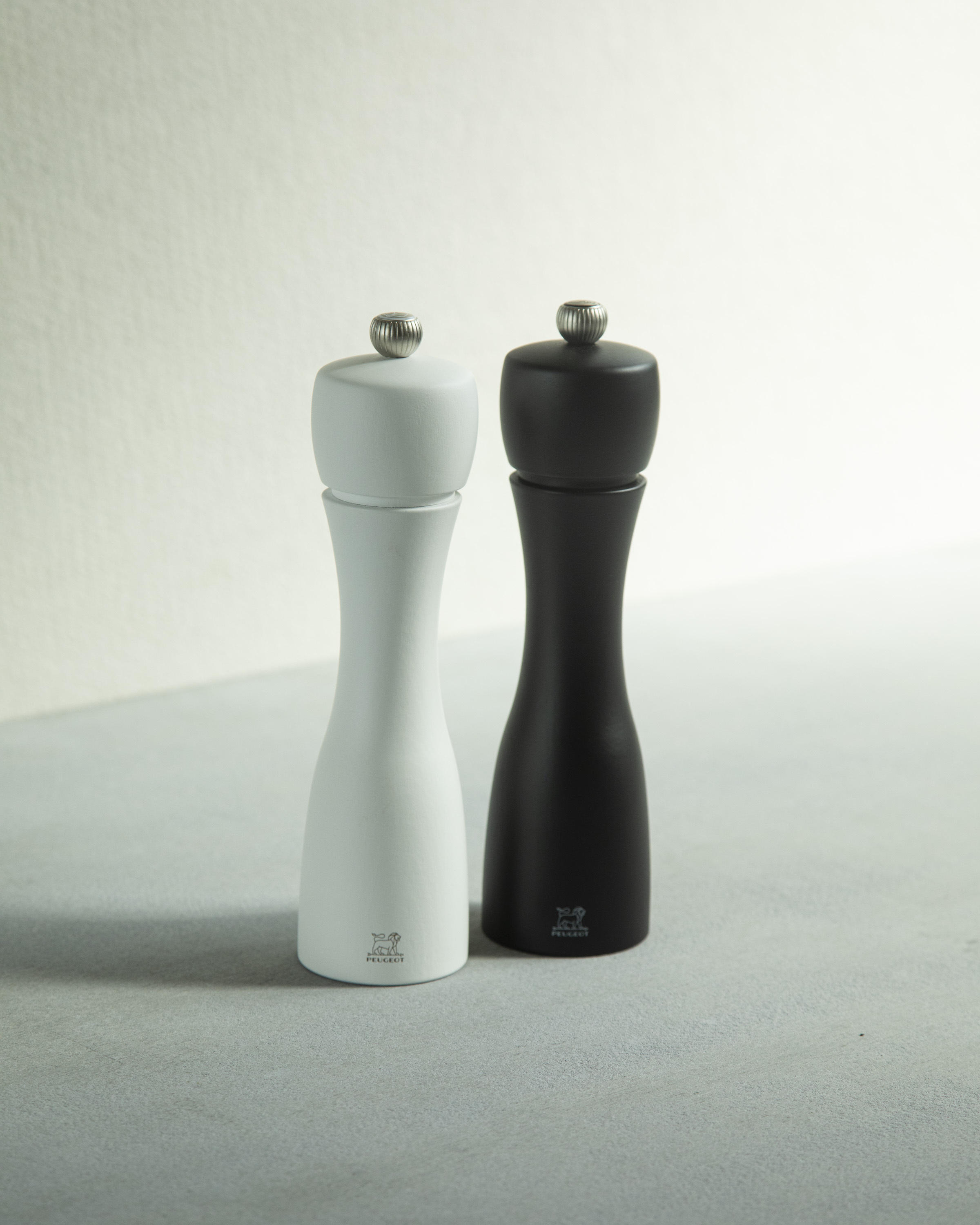 胡椒與鹽巴研磨罐組 | 霧面黑 & 白色 20cm