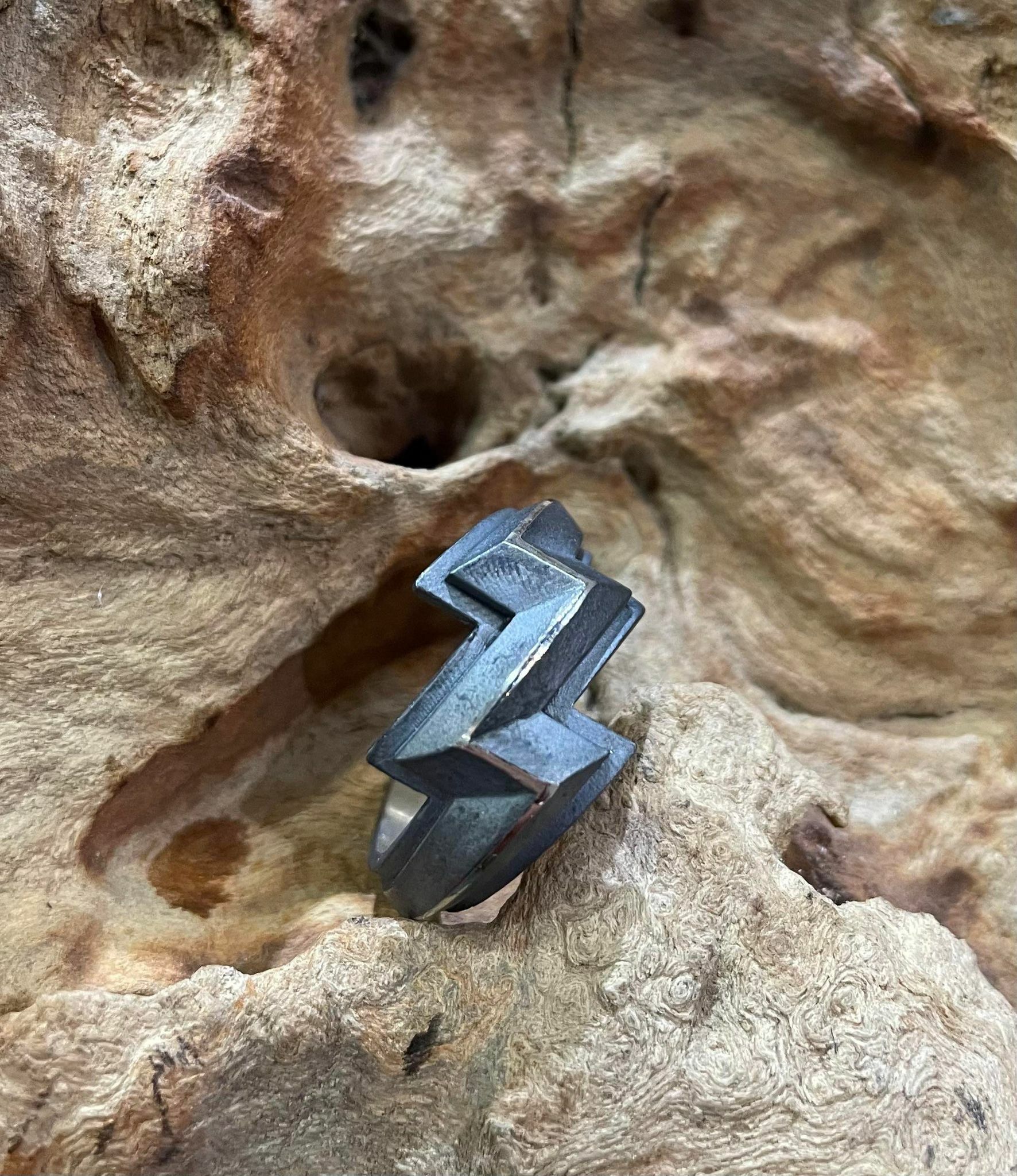 *Black Venom Jewelry-Freedom & Prayer New Lighting Ring 新閃電戒。