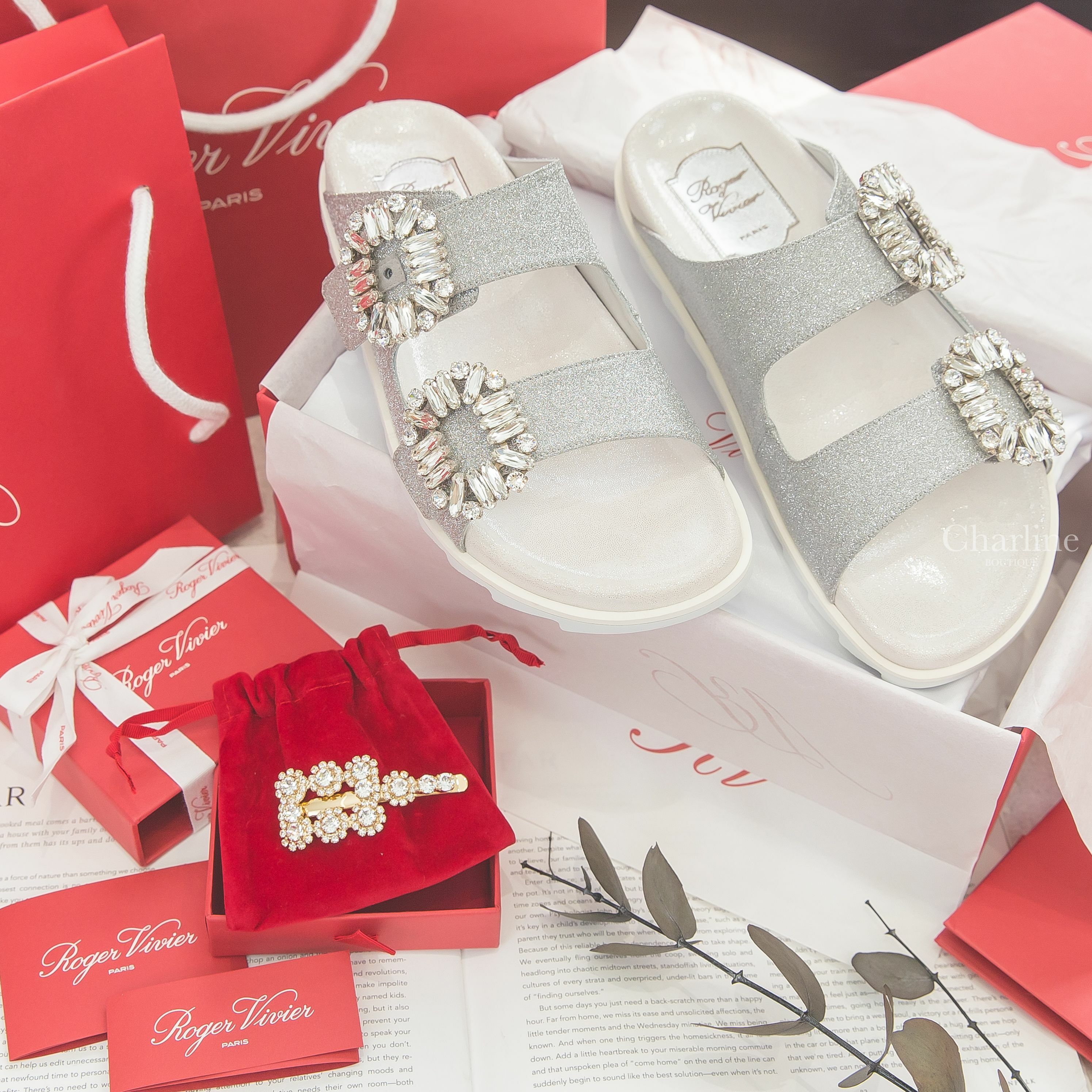 Roger Vivier Buckle Sandals 銀色銀蔥銀色水晶方鑽平底涼鞋,Roger Vivier Flower Strass Buckle Hair Clip 金色鑲鑽花瓣金屬髮飾-Charline Boutique 精品代購