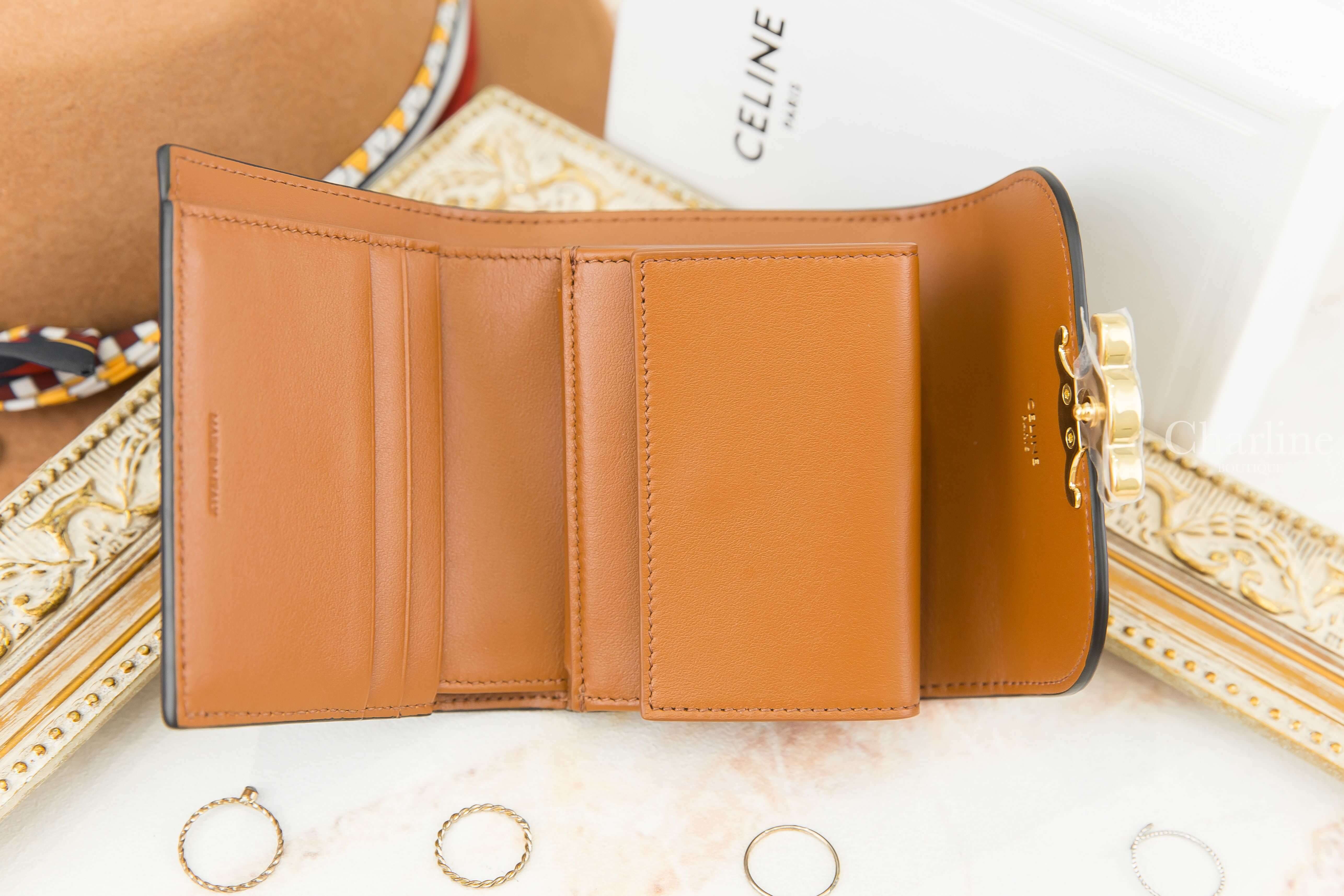 Celine Small Triomphe Wallet In Triomphe Canvas 棕褐色凱旋門老花帆布金釦三折短夾-Charline Boutique 精品代購