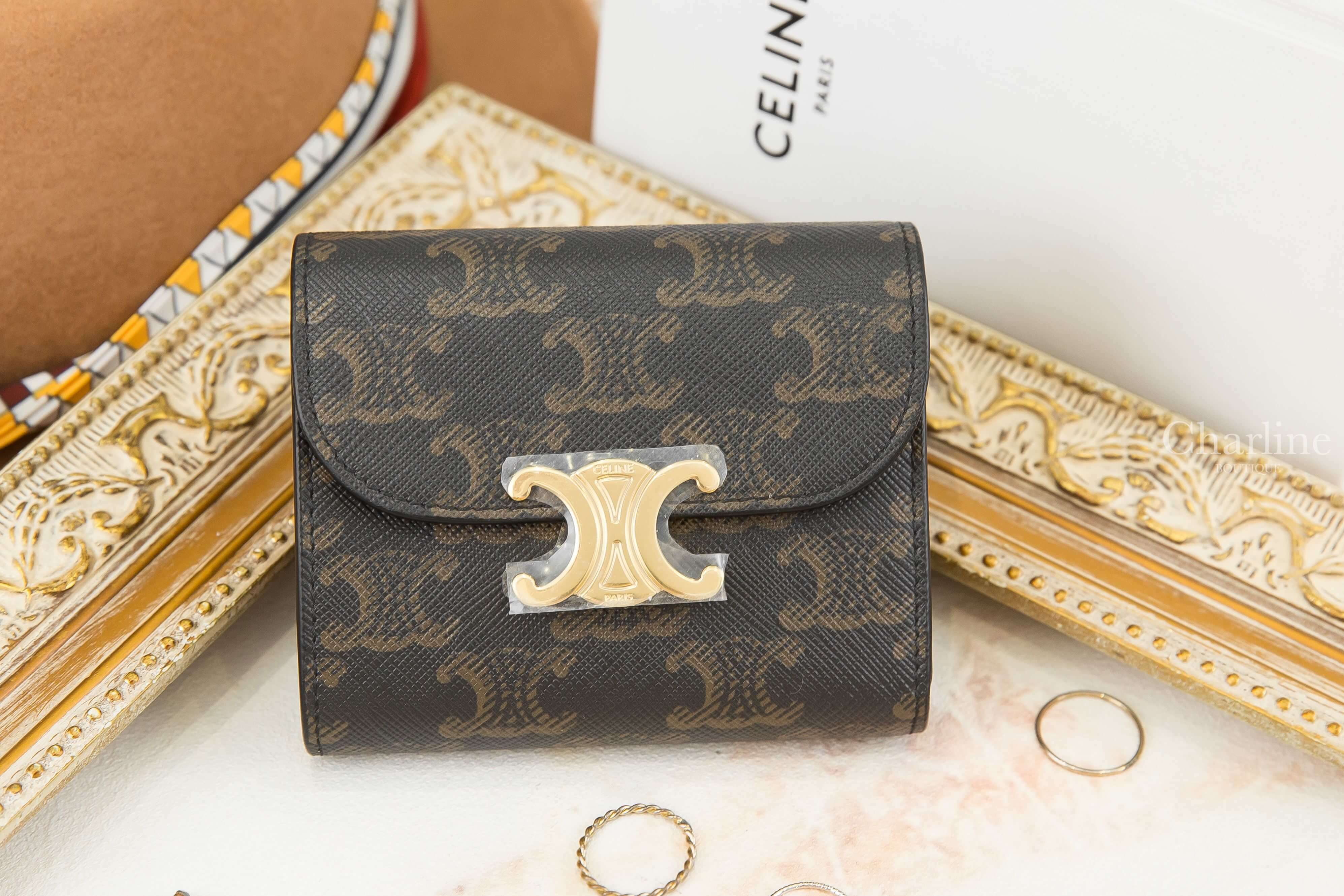 Celine Small Triomphe Wallet In Triomphe Canvas 棕褐色凱旋門老花帆布金釦三折短夾-Charline Boutique 精品代購