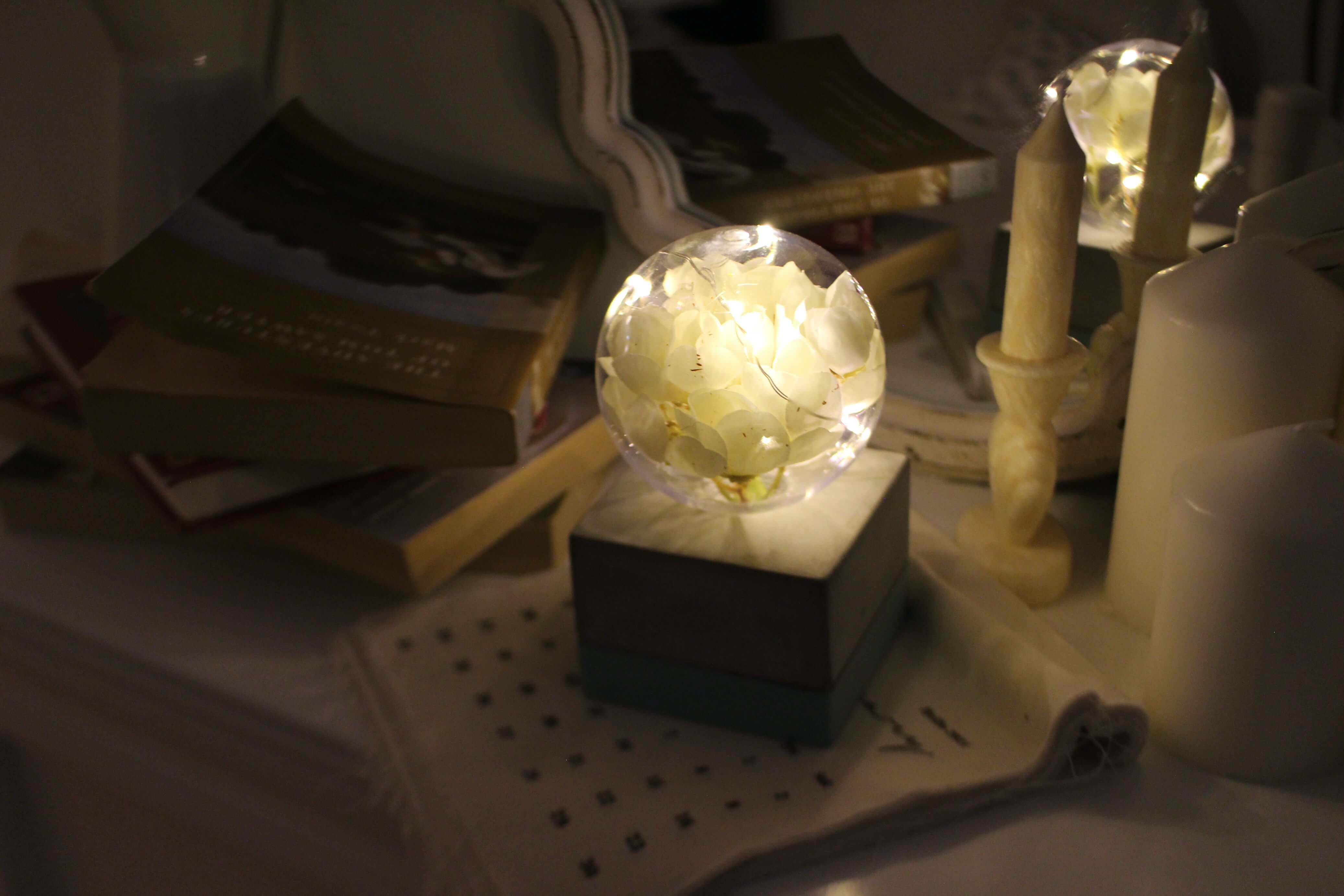 Via K Studio 手工仿真花水晶球 LED 夜燈