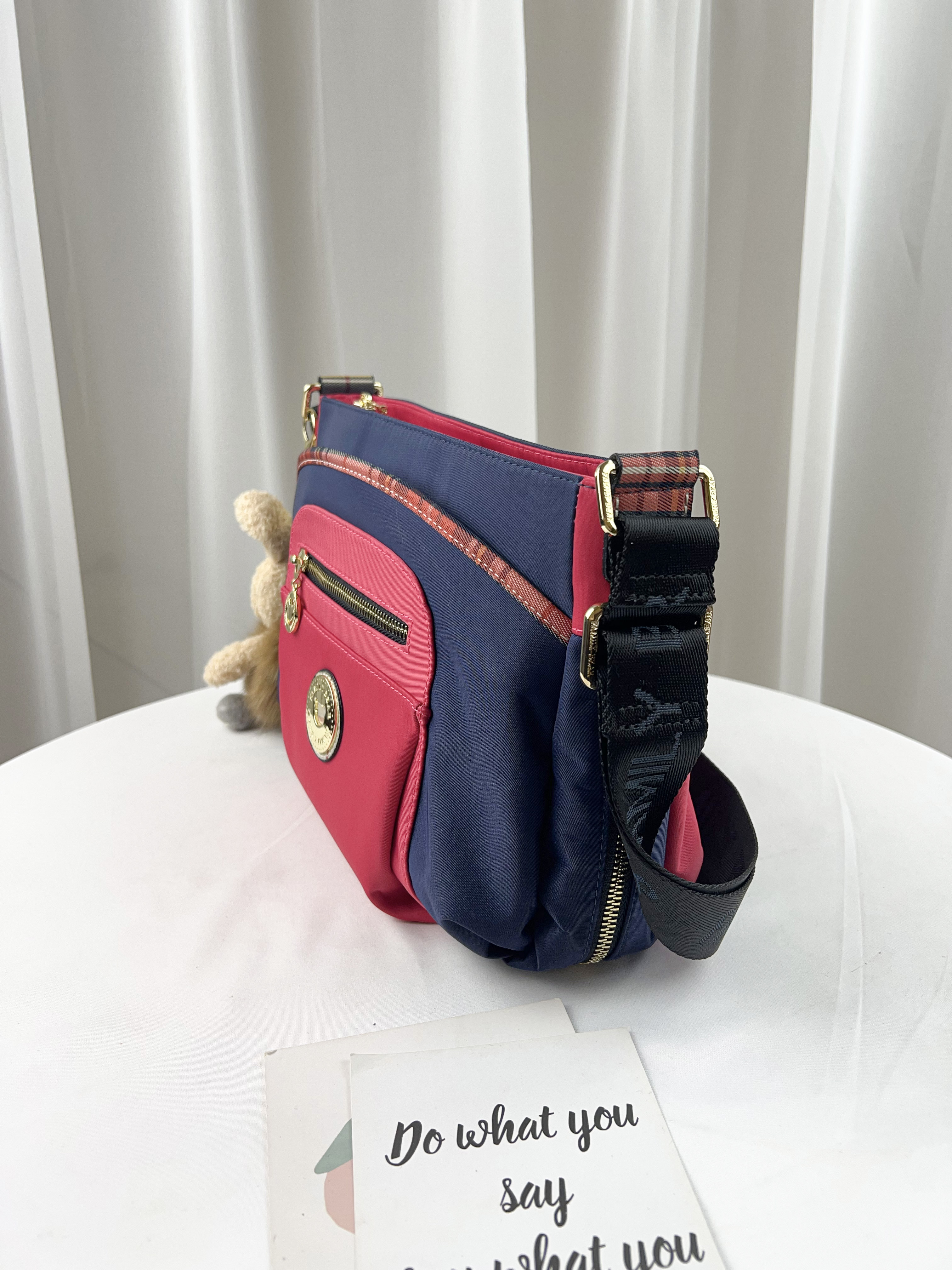 FamilyBear 藍配橘紅拼色 防潑水側背包  #2237