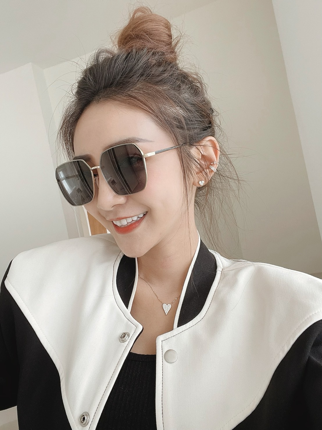 💥買就送品牌眼鏡盒🔥03.23直播新品］闆娘出遊最愛戴的時尚漸層金屬框抗UV墨鏡（三色）