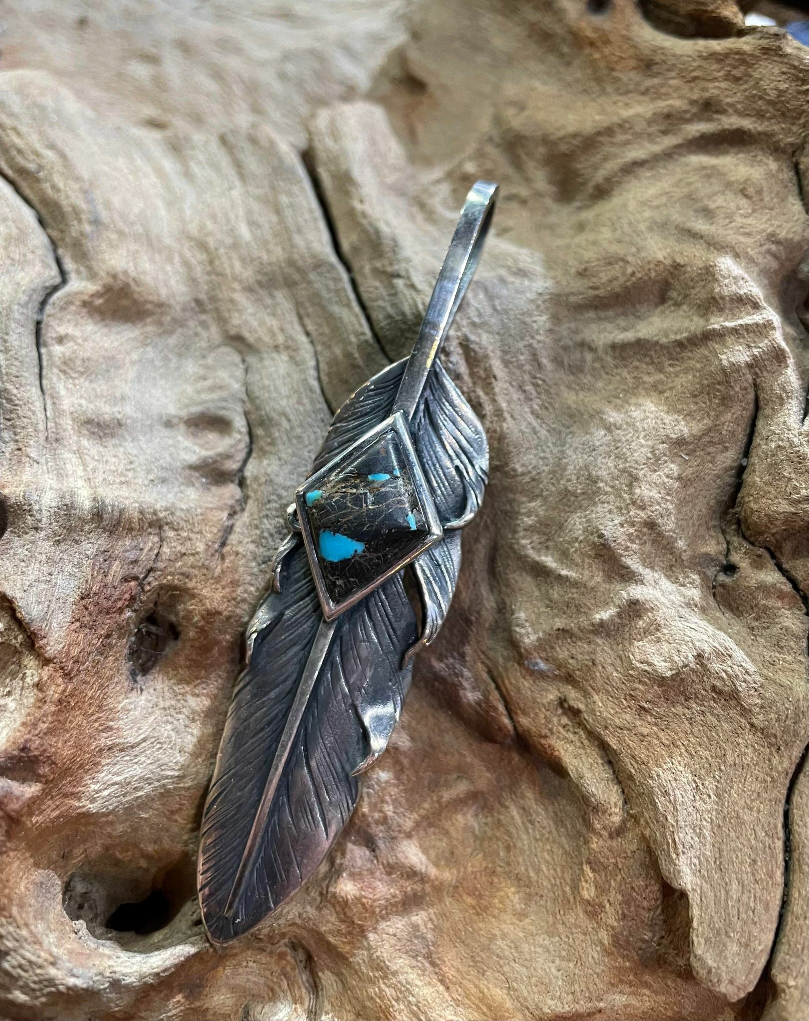 *Black Venom Jewelry-Freedom & Prayer XL(8cm)鑲美國Thunder Mountain松石銀羽。