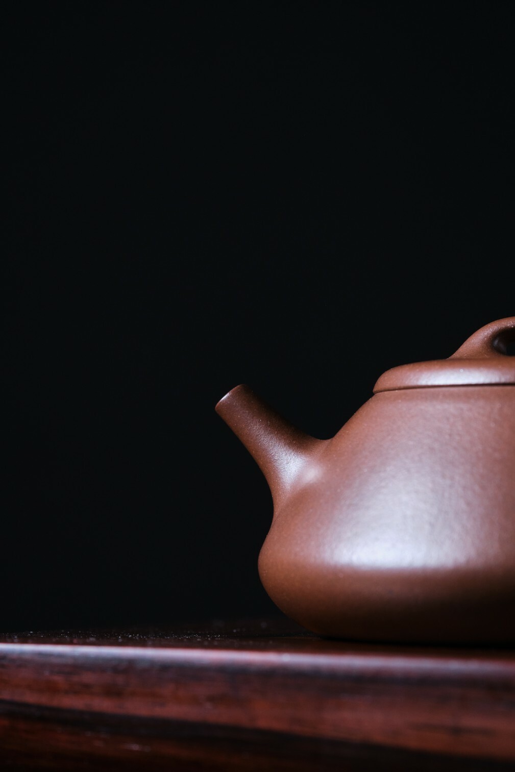 【納瓢】--整器剛勁正直的陽剛之氣中透出古樸內斂的深蘊。