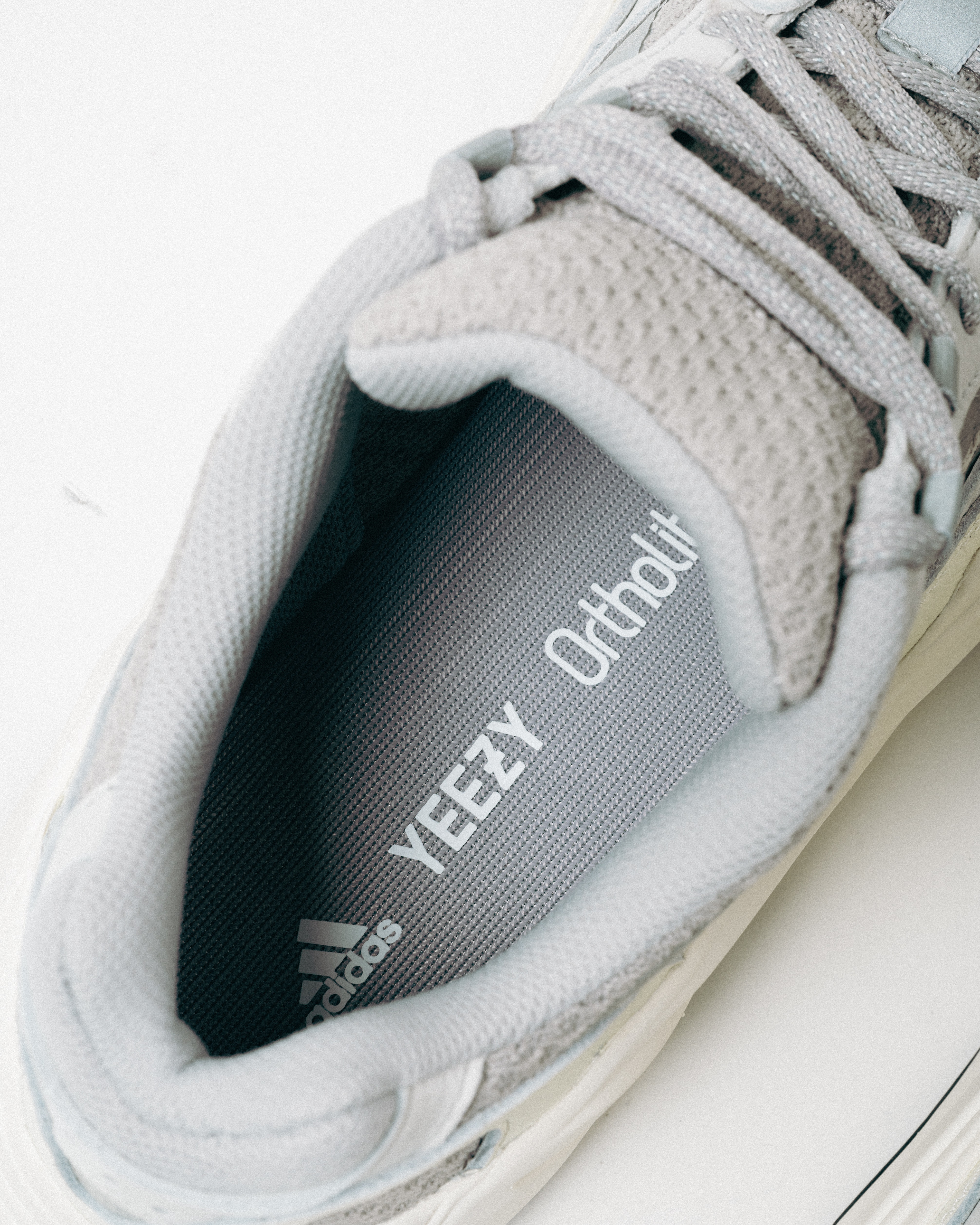 [現貨] Yeezy Boost 700v2 Static EF2829