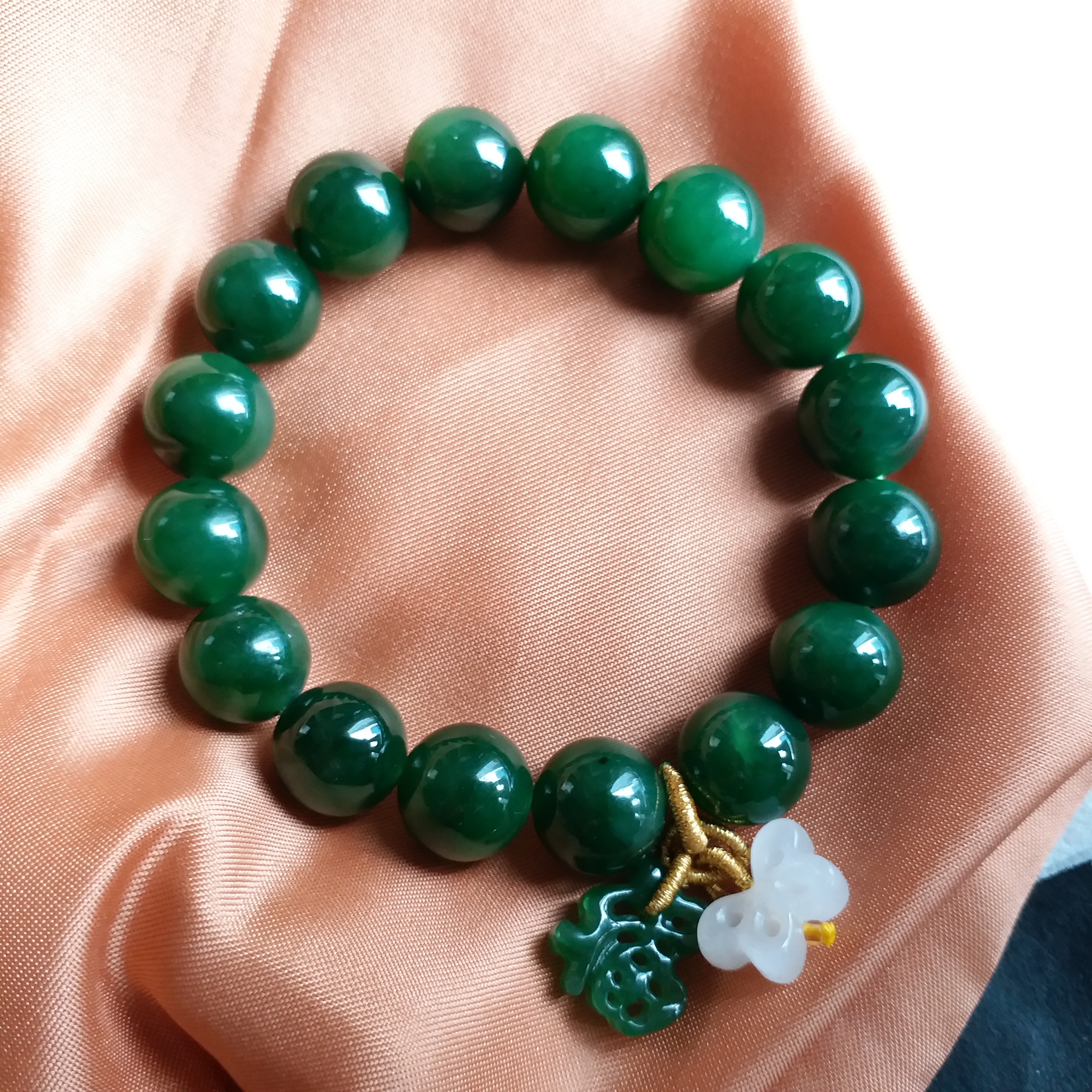 J2013 和田玉碧玉珠串 (12mm直徑)