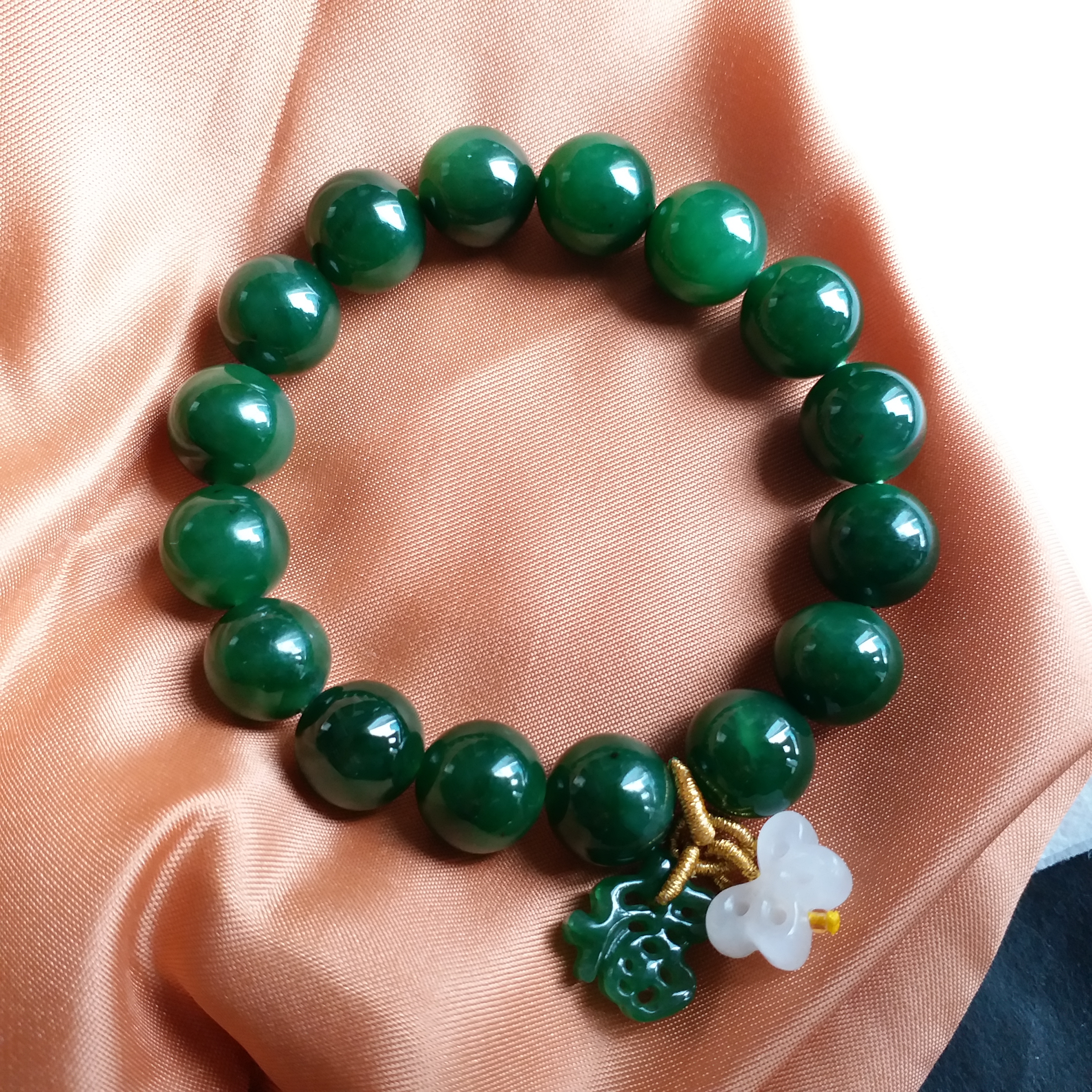 J2013 和田玉碧玉珠串 (12mm直徑)