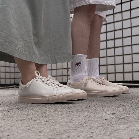 日系情侶小白鞋穿搭範例-2
