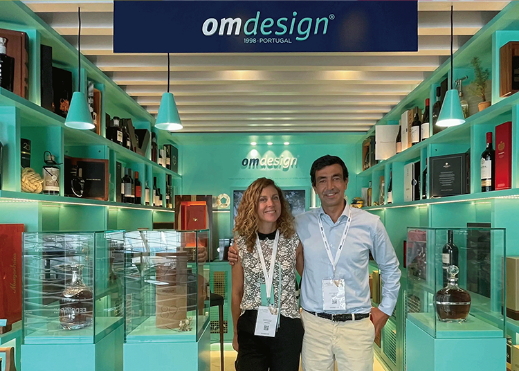 過去五年，Omdesign 在所有獲獎的設計工作室中排名前十。葡萄牙設計師兼創始人曾說道：「設計與藝術有天壤之別！但設計必須彰顯藝術性」。這句話完美概括了 Omdesign 專業團隊的設計理念。 本篇專訪帶您更加了解他們的品牌精神。