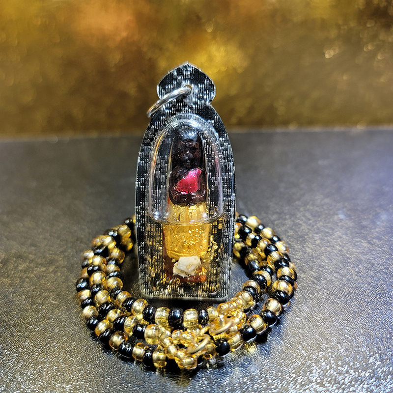 咩派格聶 (紅衣黃褲)