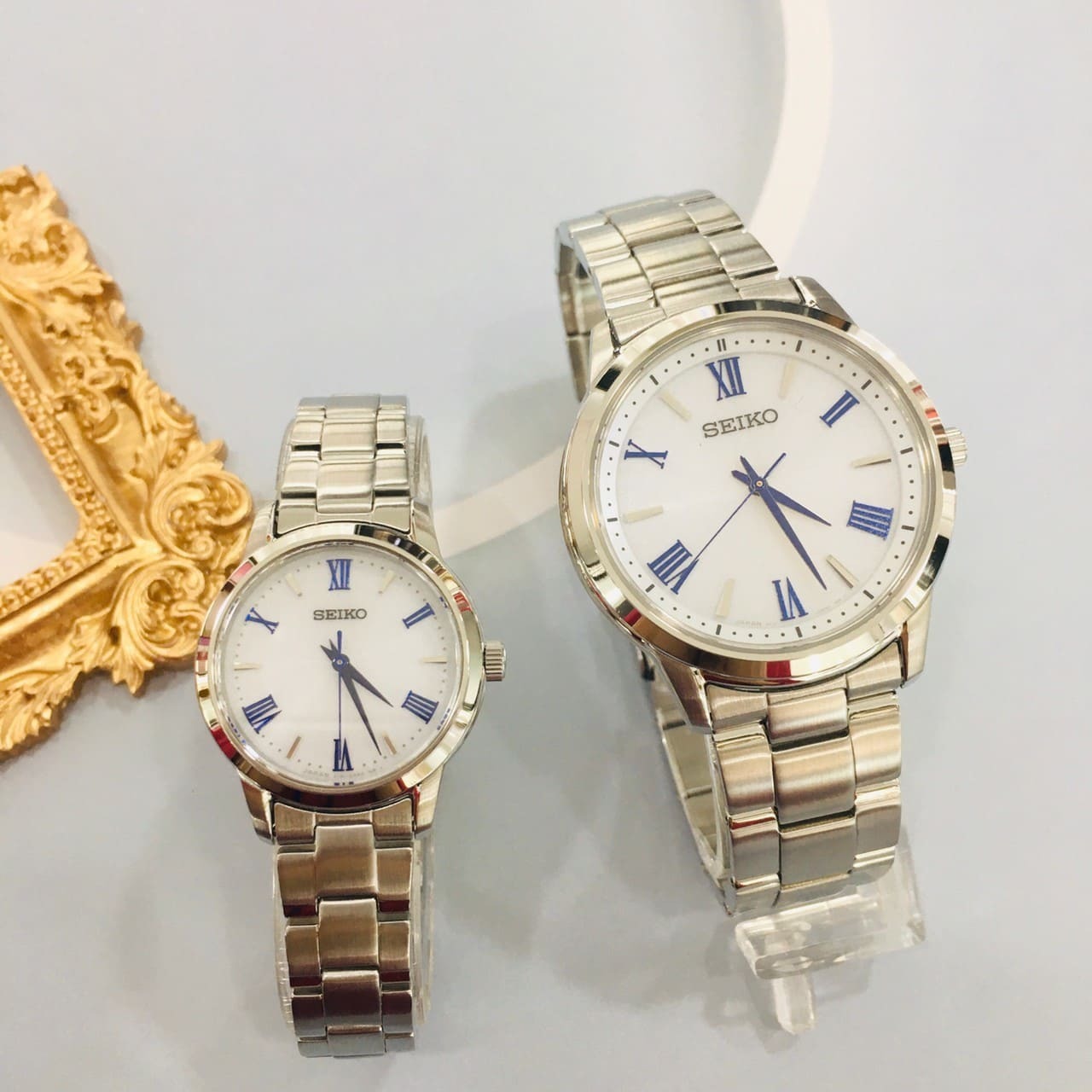 【SEIKO 精工】經典太陽能對錶 V131-0AG0S(39mm) / V131-0AF0S(27.8mm)  現代鐘錶